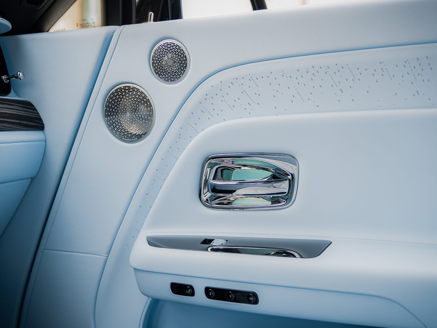 Rolls-Royce Spectre 2023 год <br>Black Diamond/ Черный