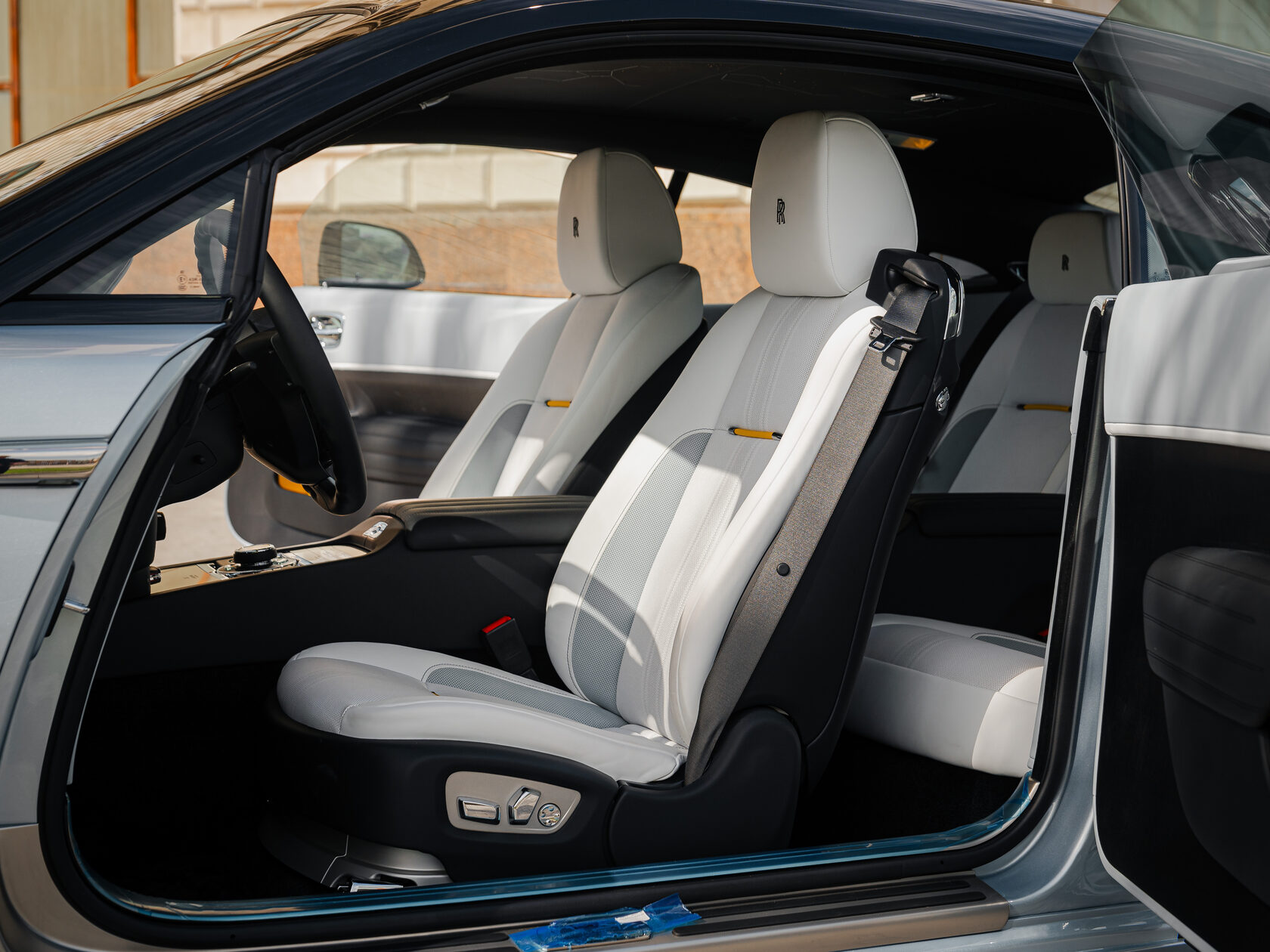 Rolls-Royce Wraith Black Badge Landspeed Collection  <br>Черный/ Небесноголубой