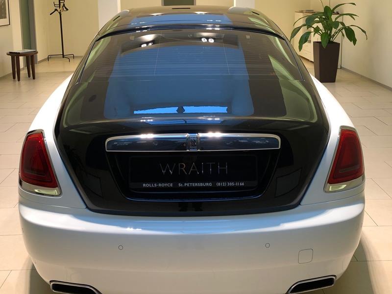 Rolls-Royce Wraith 2015 год <br>English White / Diamond Black 