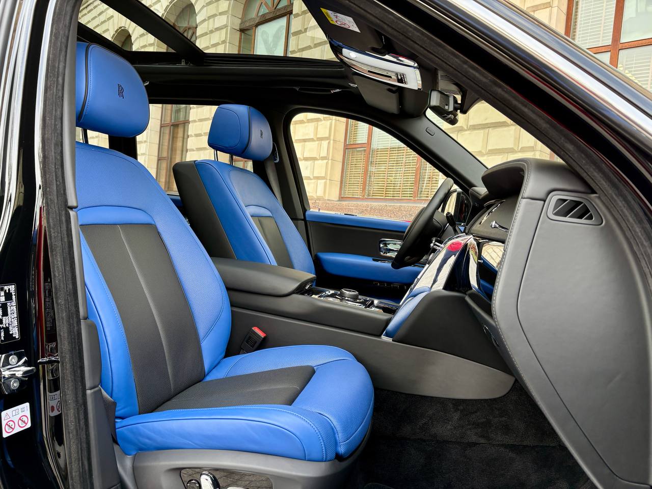 Rolls-Royce Cullinan 2019 год <br>Черный