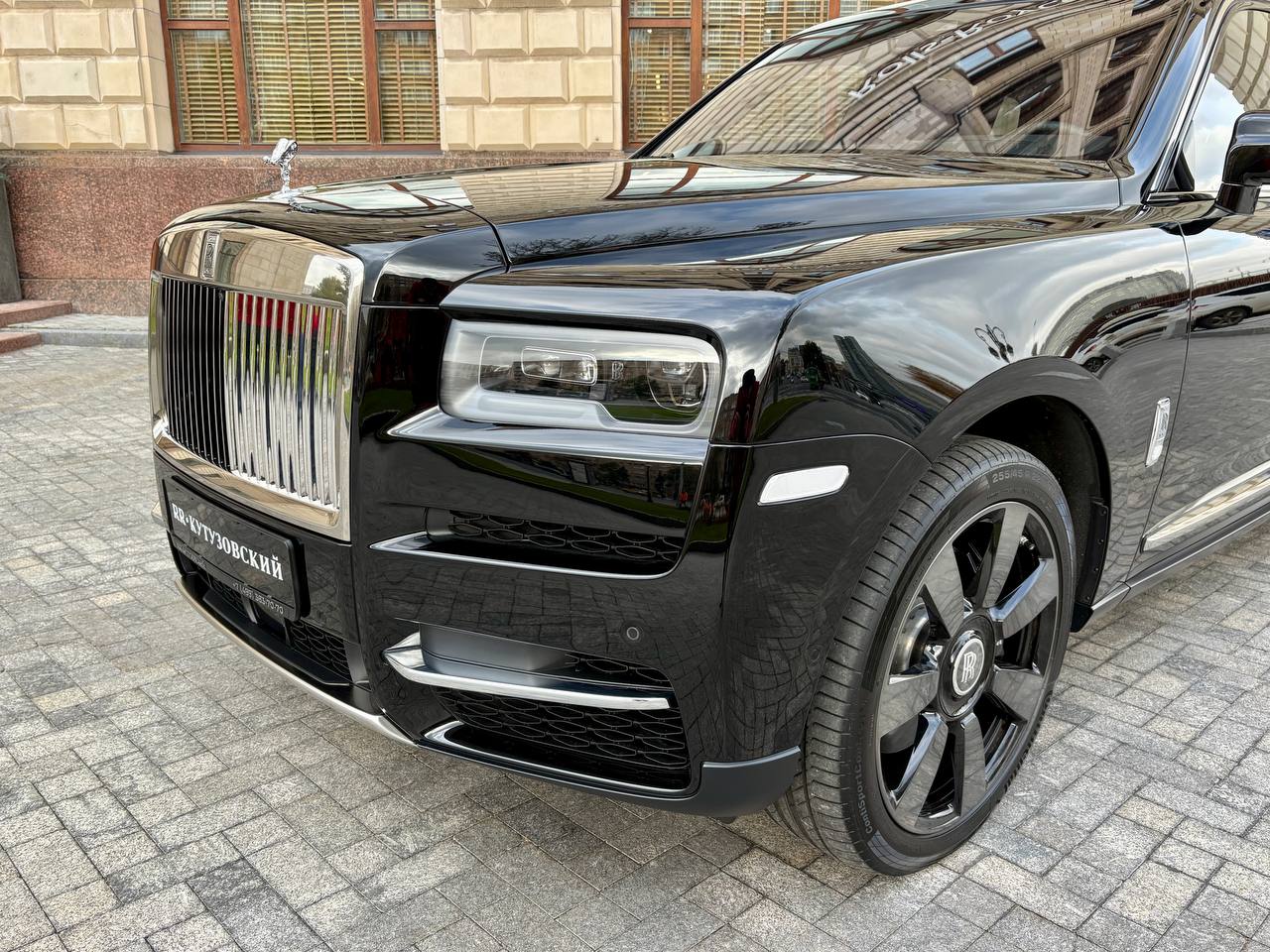 Rolls-Royce Cullinan 2019 год <br>Черный