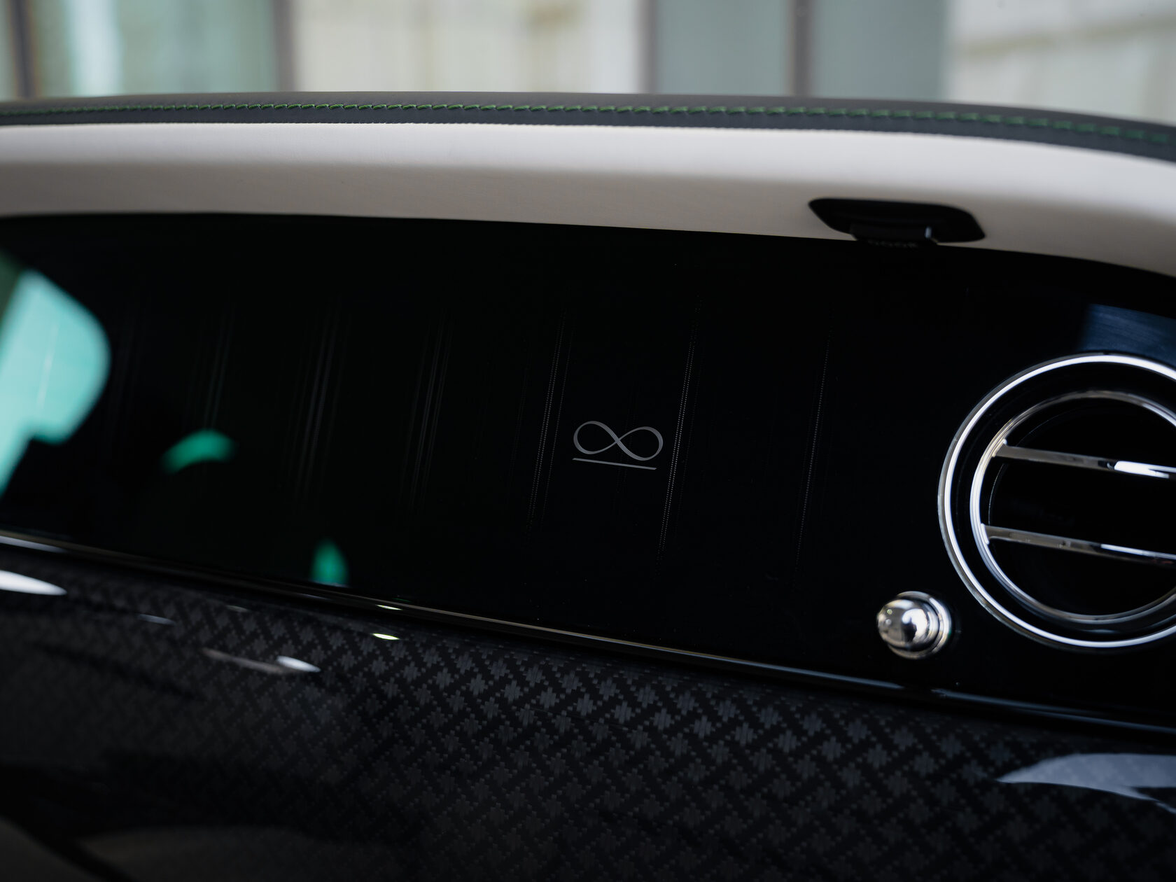 Rolls-Royce Cullinan Black Badge II  <br>Зелёный 