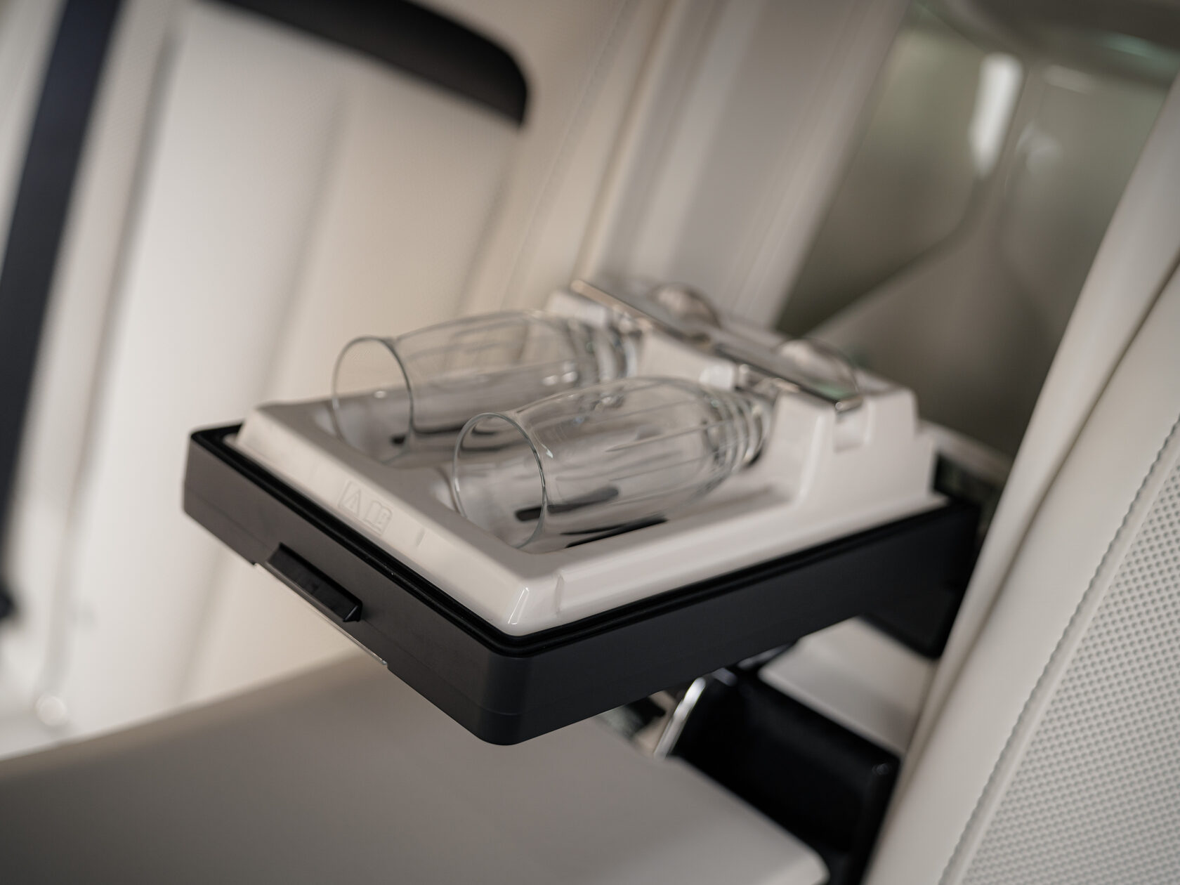 Rolls-Royce Cullinan Black Badge II  <br>Черный 