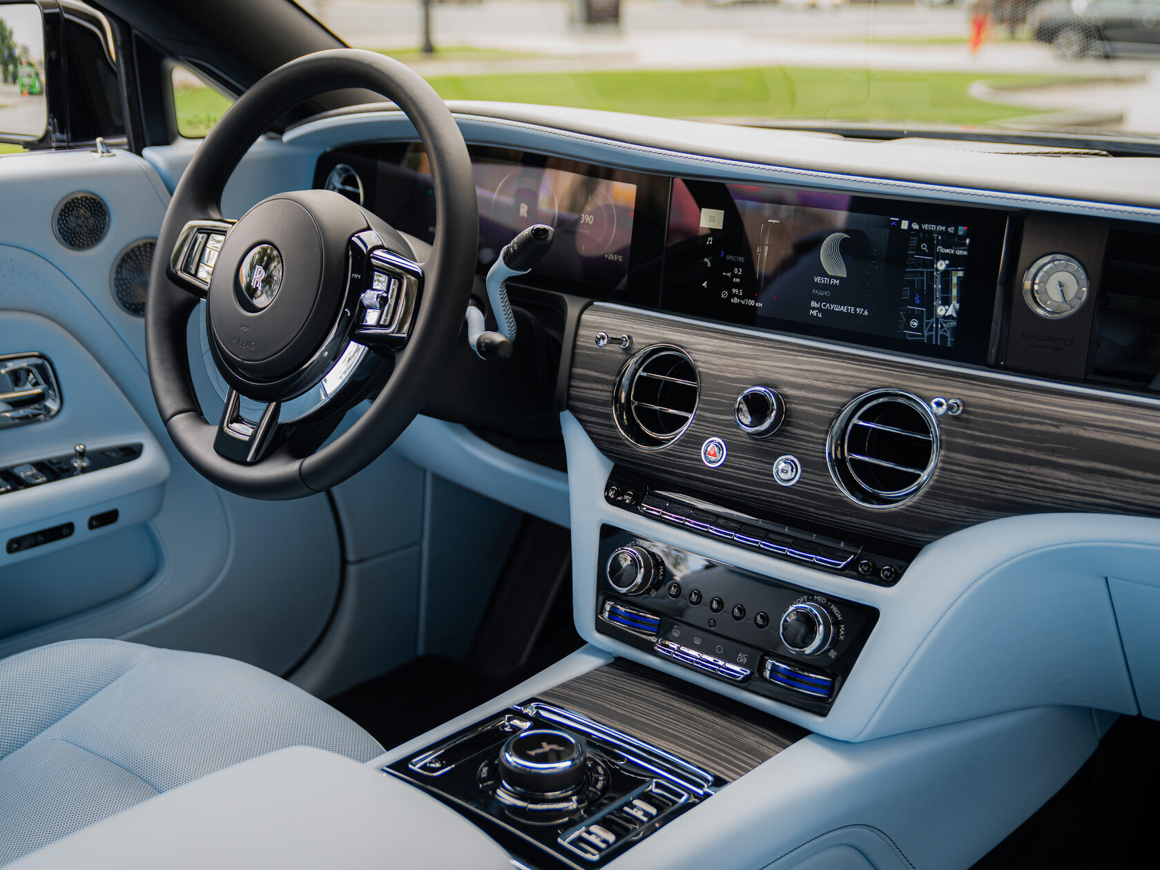 Rolls-Royce Spectre 2023 год <br>Black Diamond/ Черный