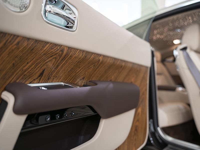 Rolls-Royce Wraith 2019 год <br>Smokey Quartz / White Sands 