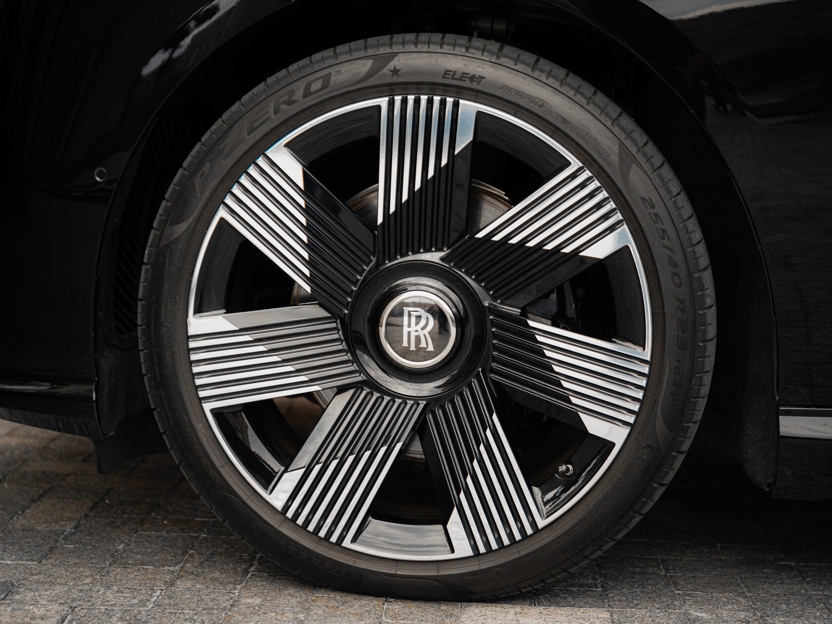 Rolls-Royce Spectre 2023 год <br>Black Diamond/ Черный