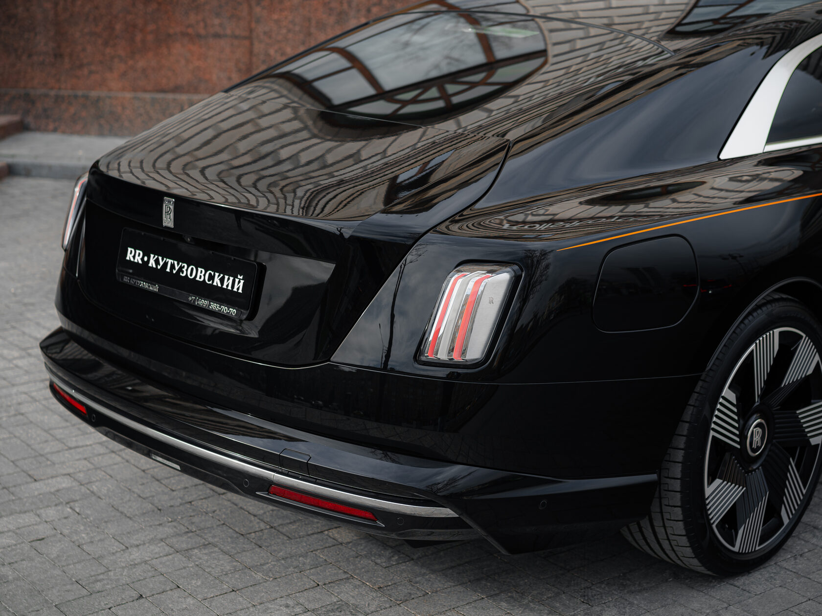 Rolls-Royce Spectre 2024 год <br>Diamond Black / Черный бриллиант