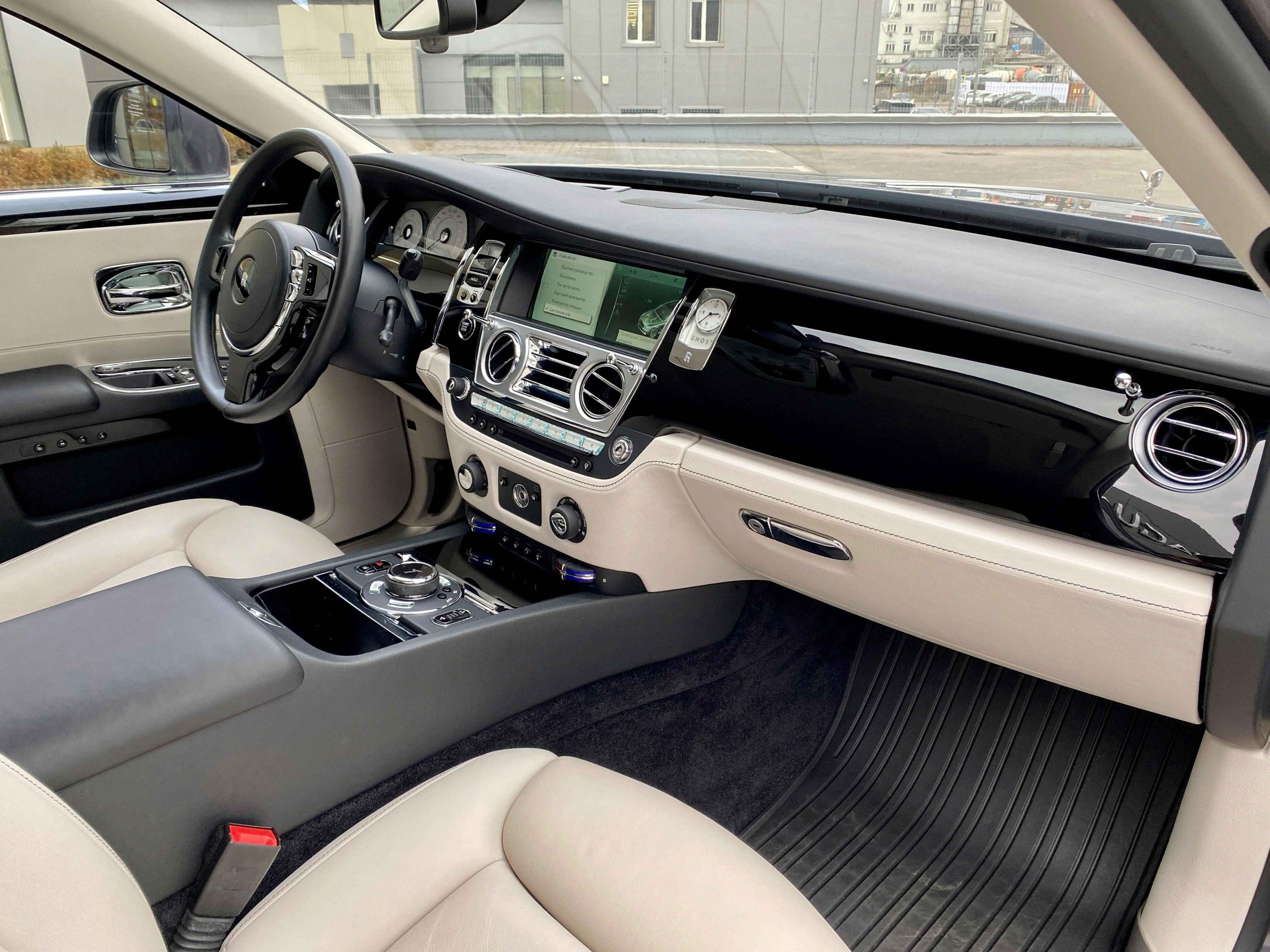 Rolls-Royce Ghost 2015 год <br>Anthracite – Тёмно-серый металлик 