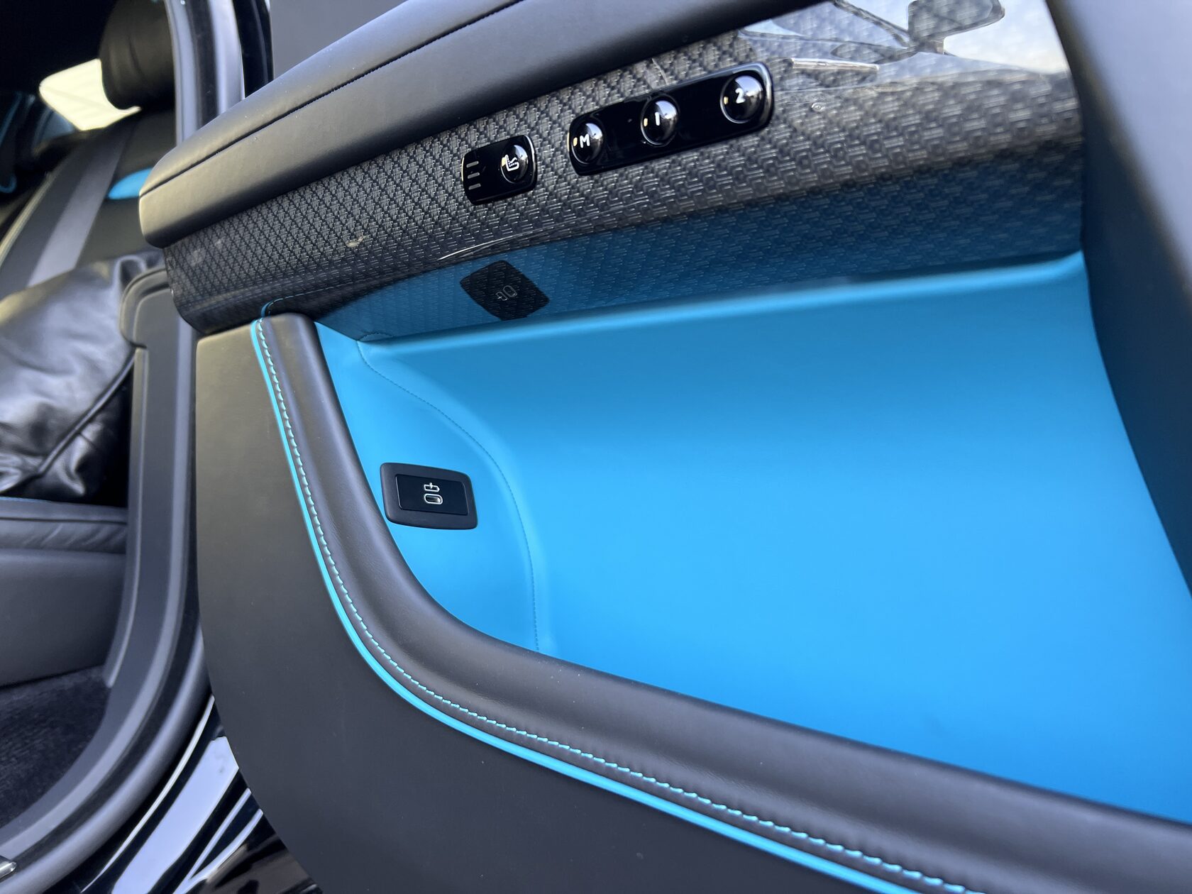 Rolls-Royce Ghost Black Badge by NOVITEC 2021 год <br>Черный Металлик Diamond Black 