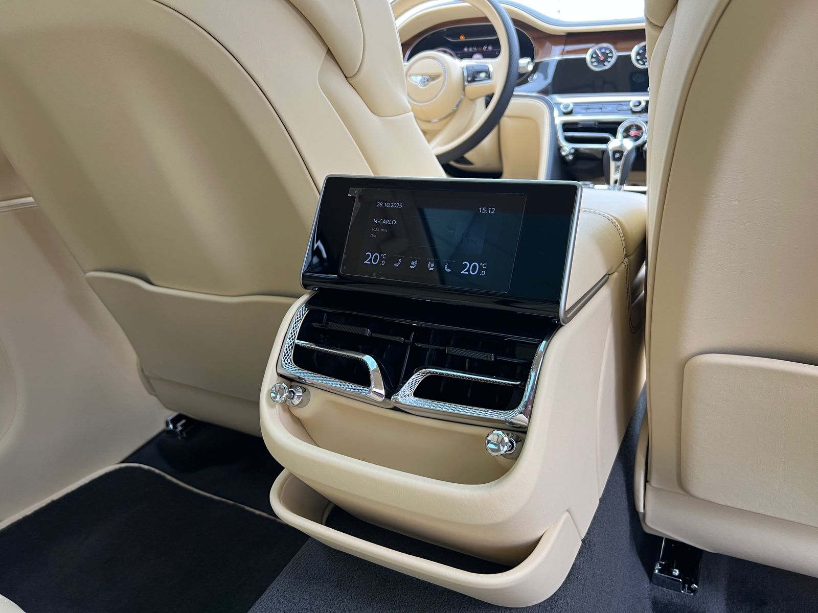 Rolls-Royce Flying Spur W12 2025 год <br>Черный металлик Beluga