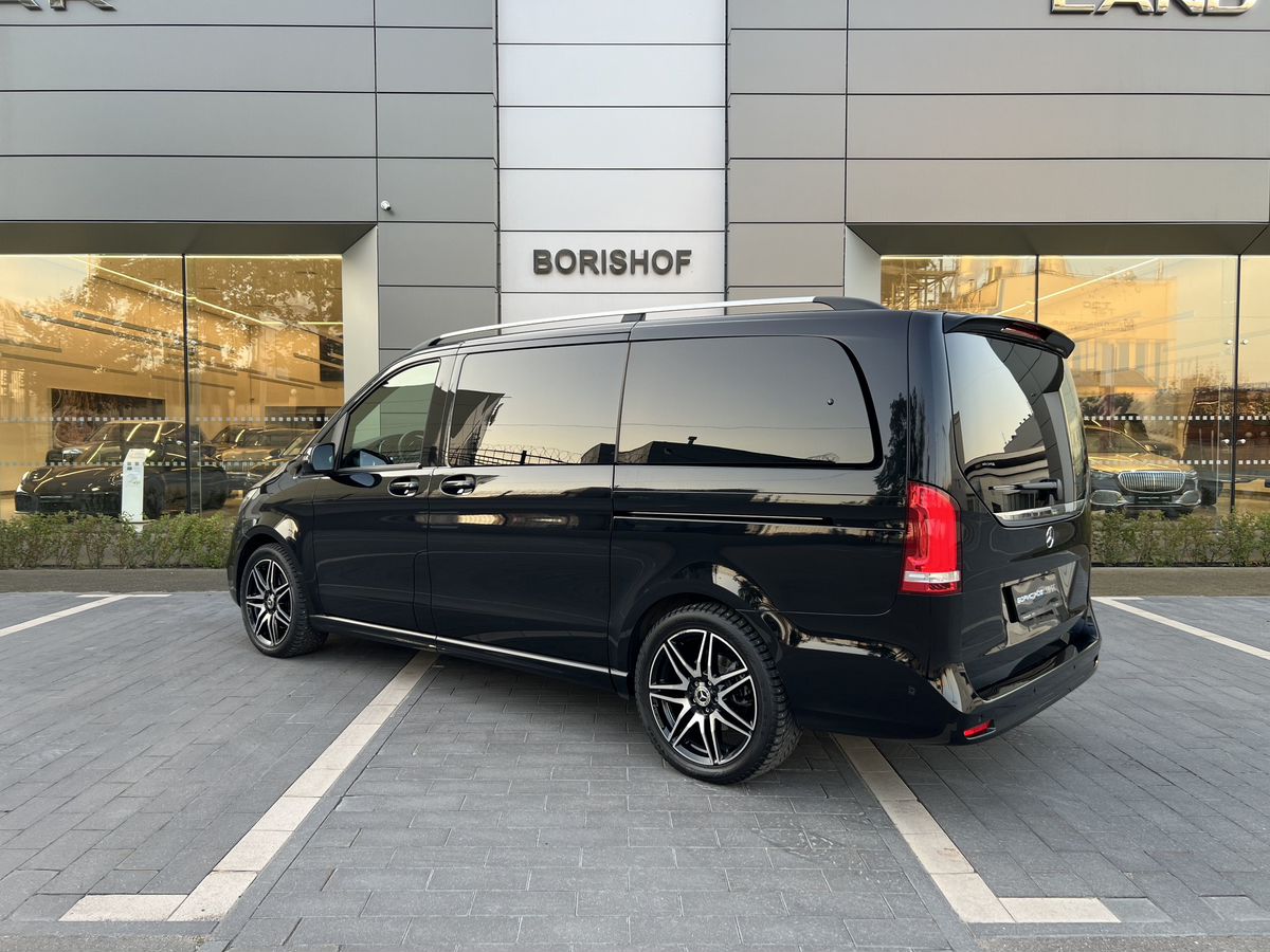 Rolls-Royce V-Класс  <br>Черный