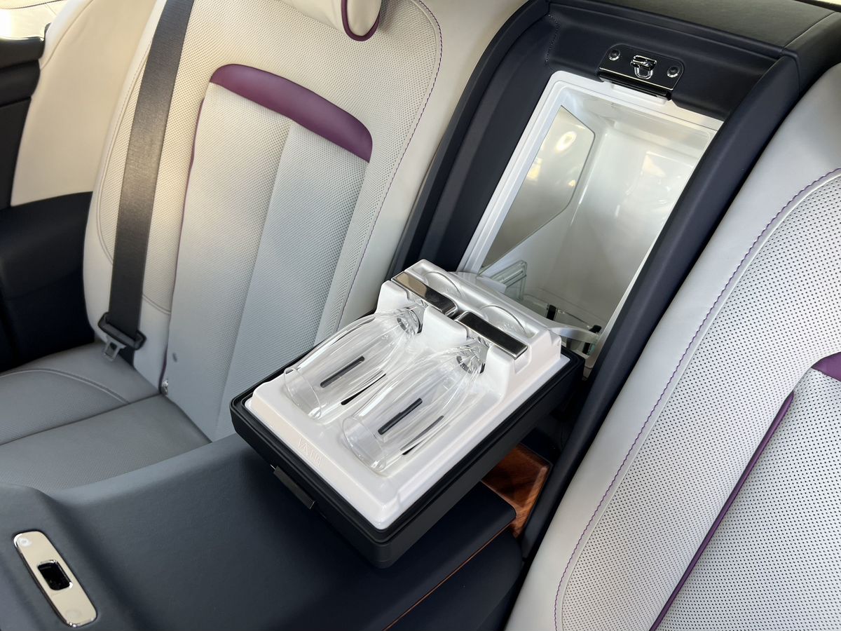 Rolls-Royce Cullinan, I 2020 год <br>Синий