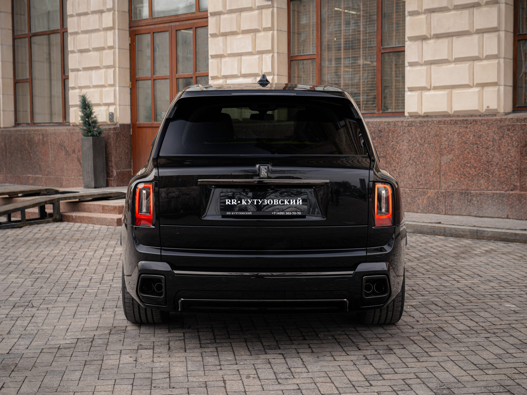 Rolls-Royce Cullinan Black Badge II  <br>Черный 