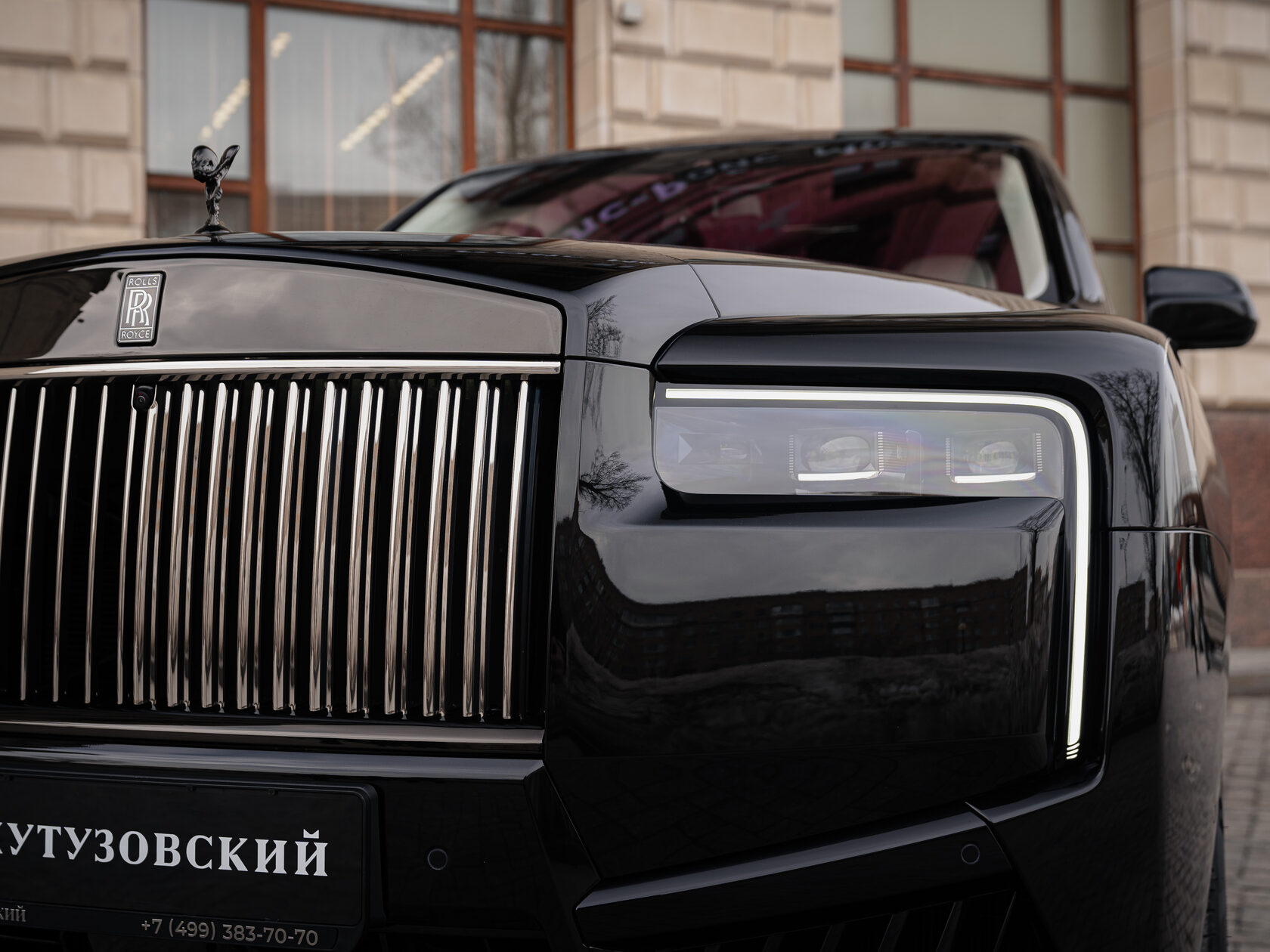 Rolls-Royce Cullinan Black Badge II  <br>Черный 