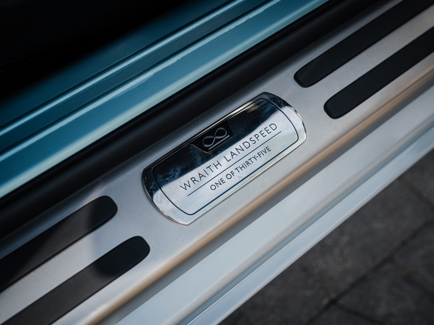 Rolls-Royce Wraith Black Badge Landspeed Collection  <br>Черный/ Небесноголубой