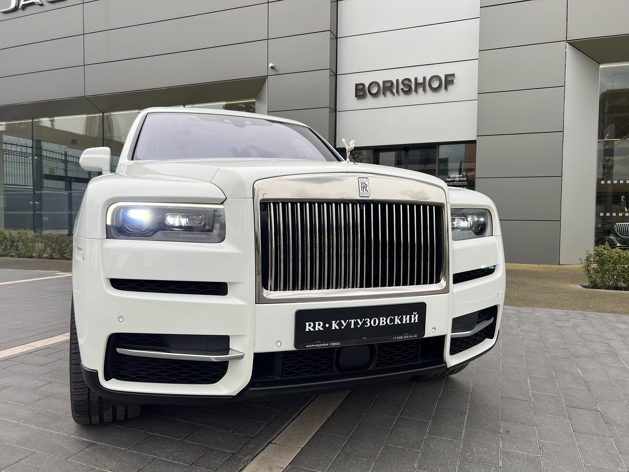 Rolls-Royce Cullinan 2019 год <br>Arctic White / Белый металлик