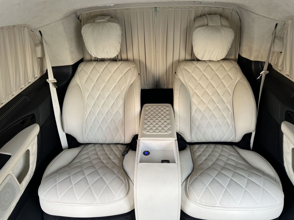 Rolls-Royce V-Класс  <br>Черный