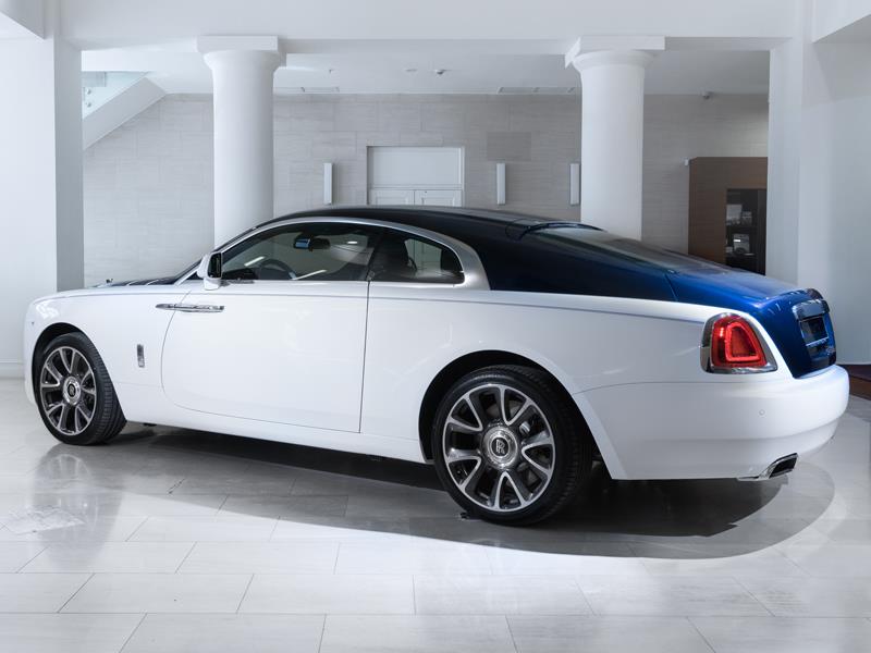 Rolls-Royce Wraith  <br>English White / Midnight Sapphire 