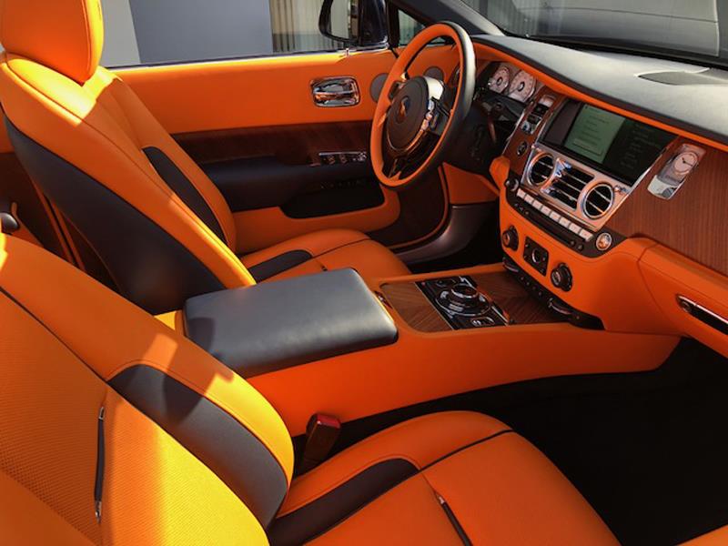 Салоны orange. Роллс Ройс с оранжевым салоном. Rolls Royce Dawn на оранжевом салоне. Роллс Ройс Фантом 2024 оранжевый салон. Rolls Royce Cullinan оранжевый салон.