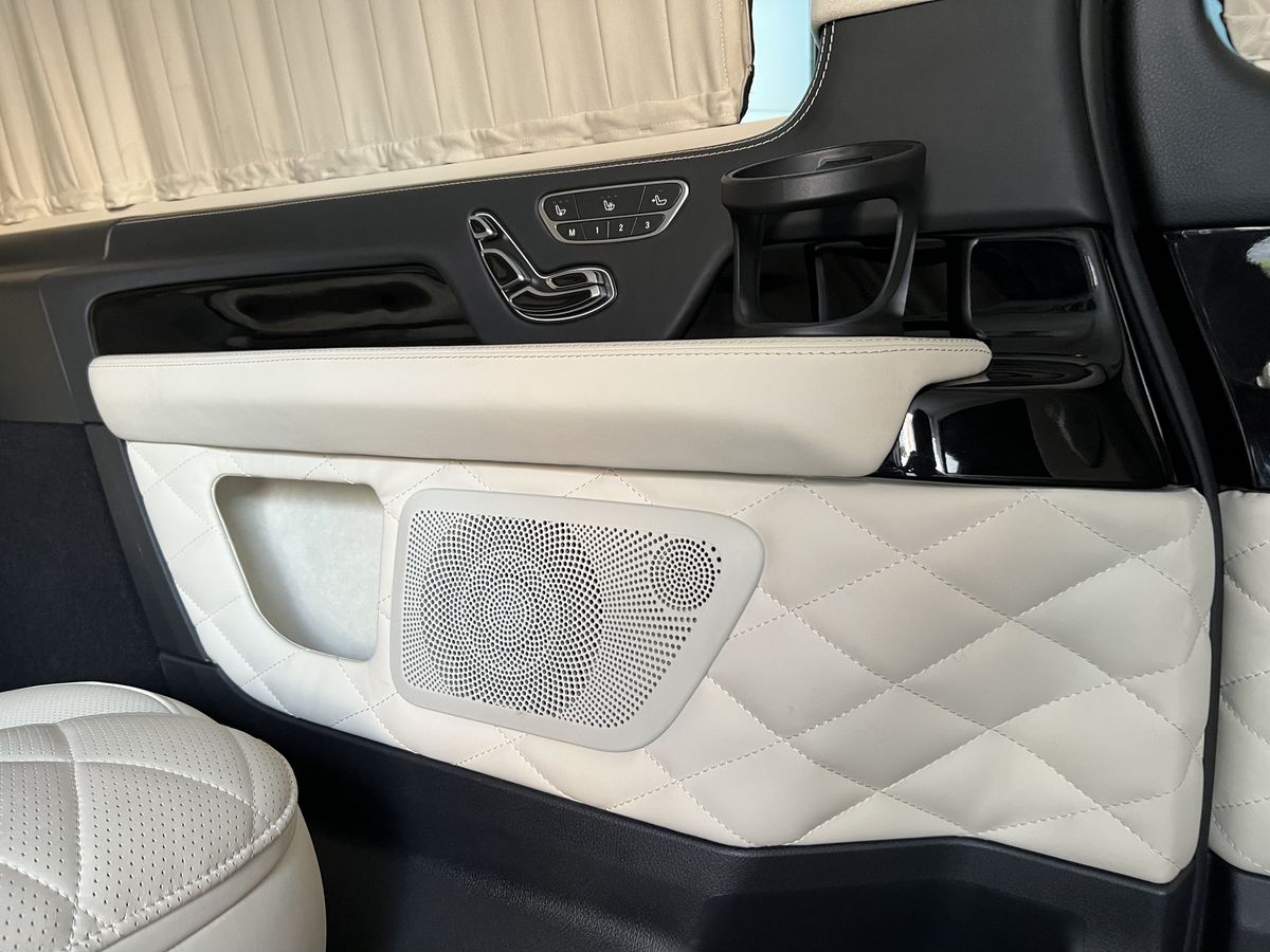 Rolls-Royce V-Класс  <br>Черный