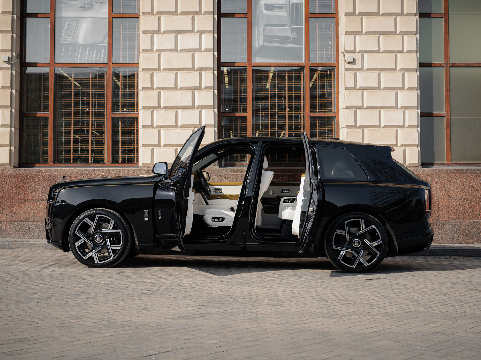 Rolls-Royce Cullinan Black Badge II  <br>Black Diamond