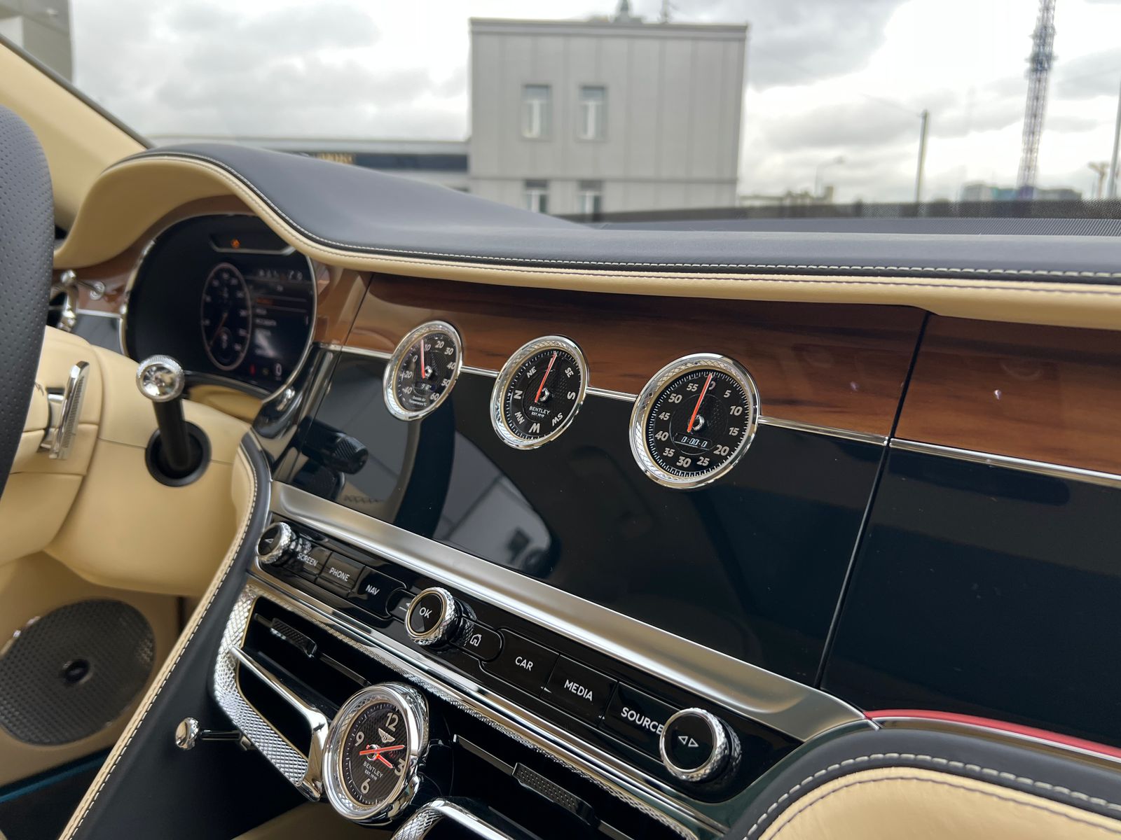 Rolls-Royce Flying Spur W12 2025 год <br>Черный металлик Beluga