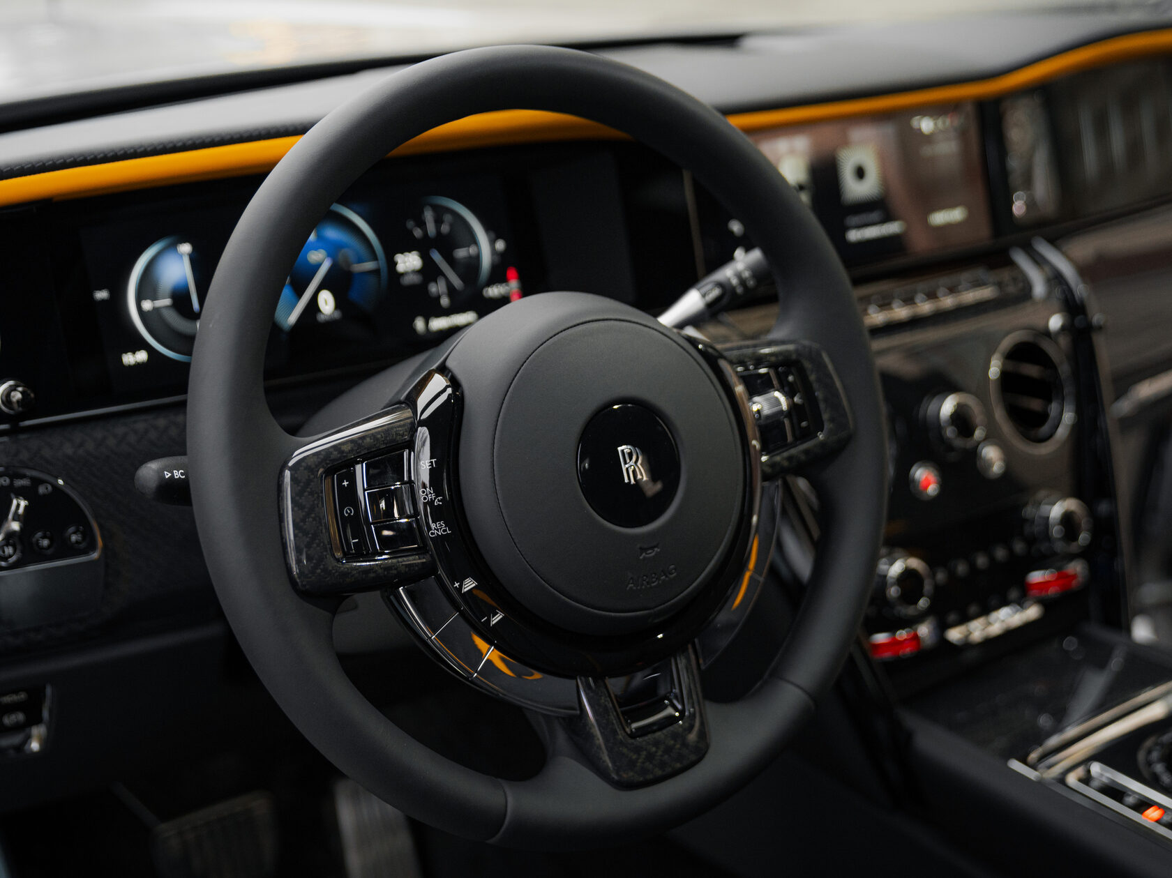 Rolls-Royce Cullinan Black Badge II  <br>Серый 