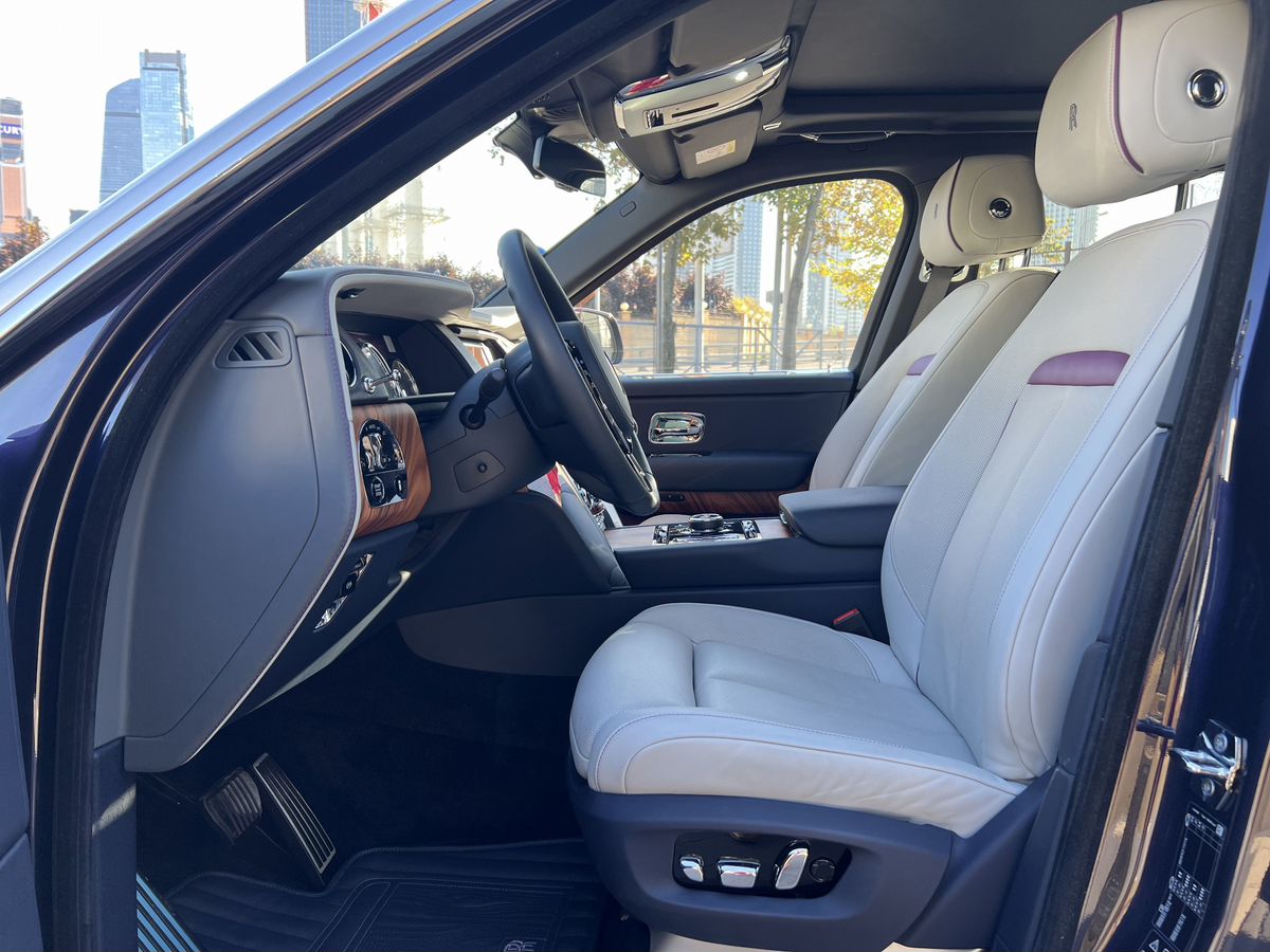 Rolls-Royce Cullinan, I 2020 год <br>Синий