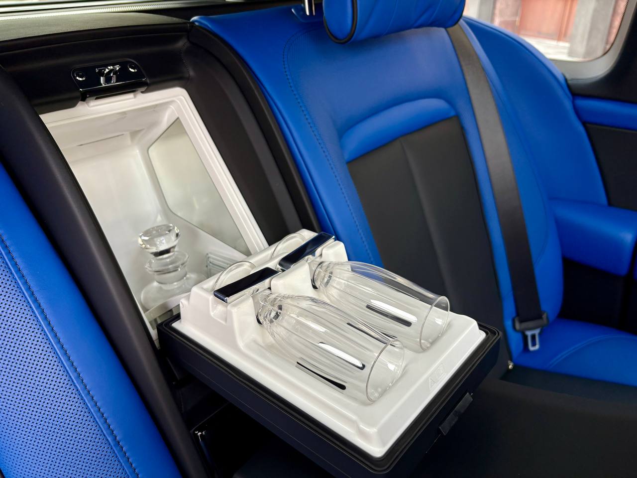Rolls-Royce Cullinan 2019 год <br>Черный