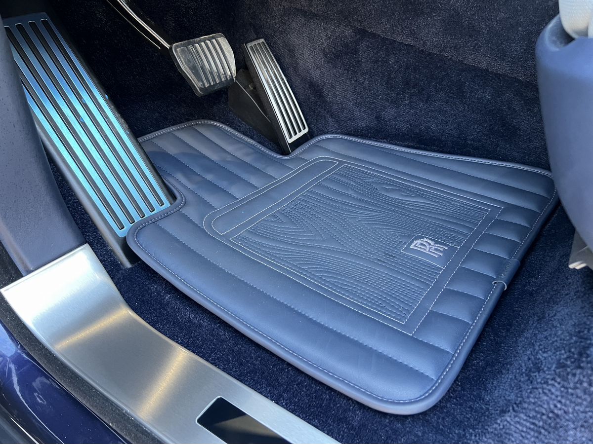 Rolls-Royce Cullinan, I 2020 год <br>Синий