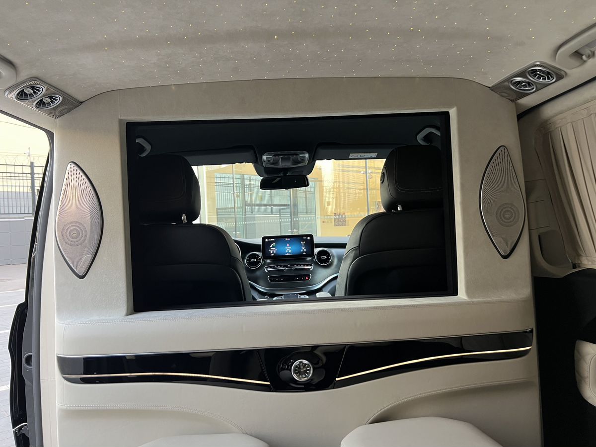 Rolls-Royce V-Класс  <br>Черный