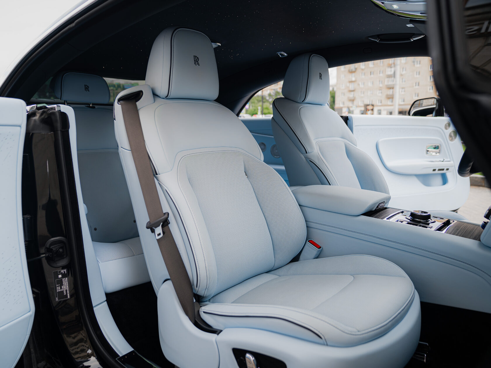 Rolls-Royce Spectre 2023 год <br>Black Diamond/ Черный