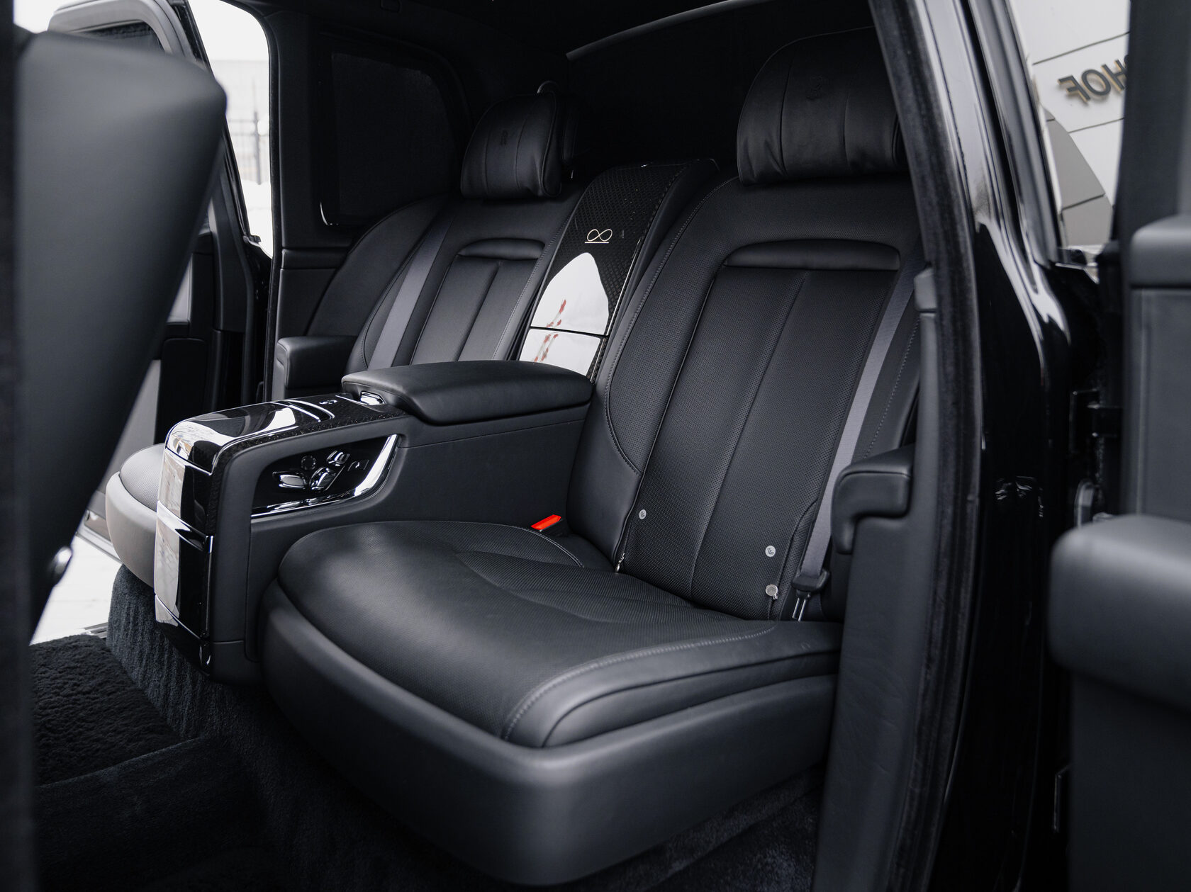 Rolls-Royce Cullinan Black Badge I 2025 год <br>Black Diamond 