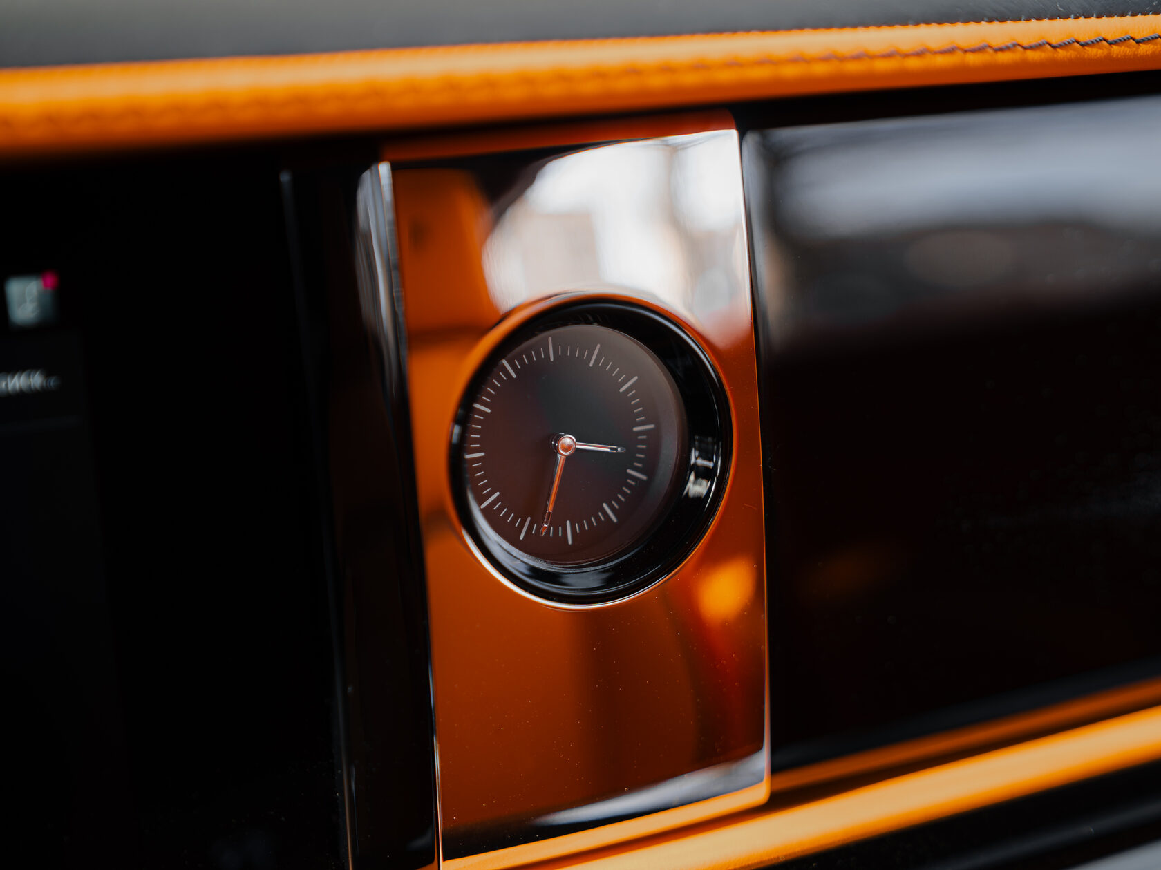 Rolls-Royce Spectre 2024 год <br>Diamond Black / Черный бриллиант