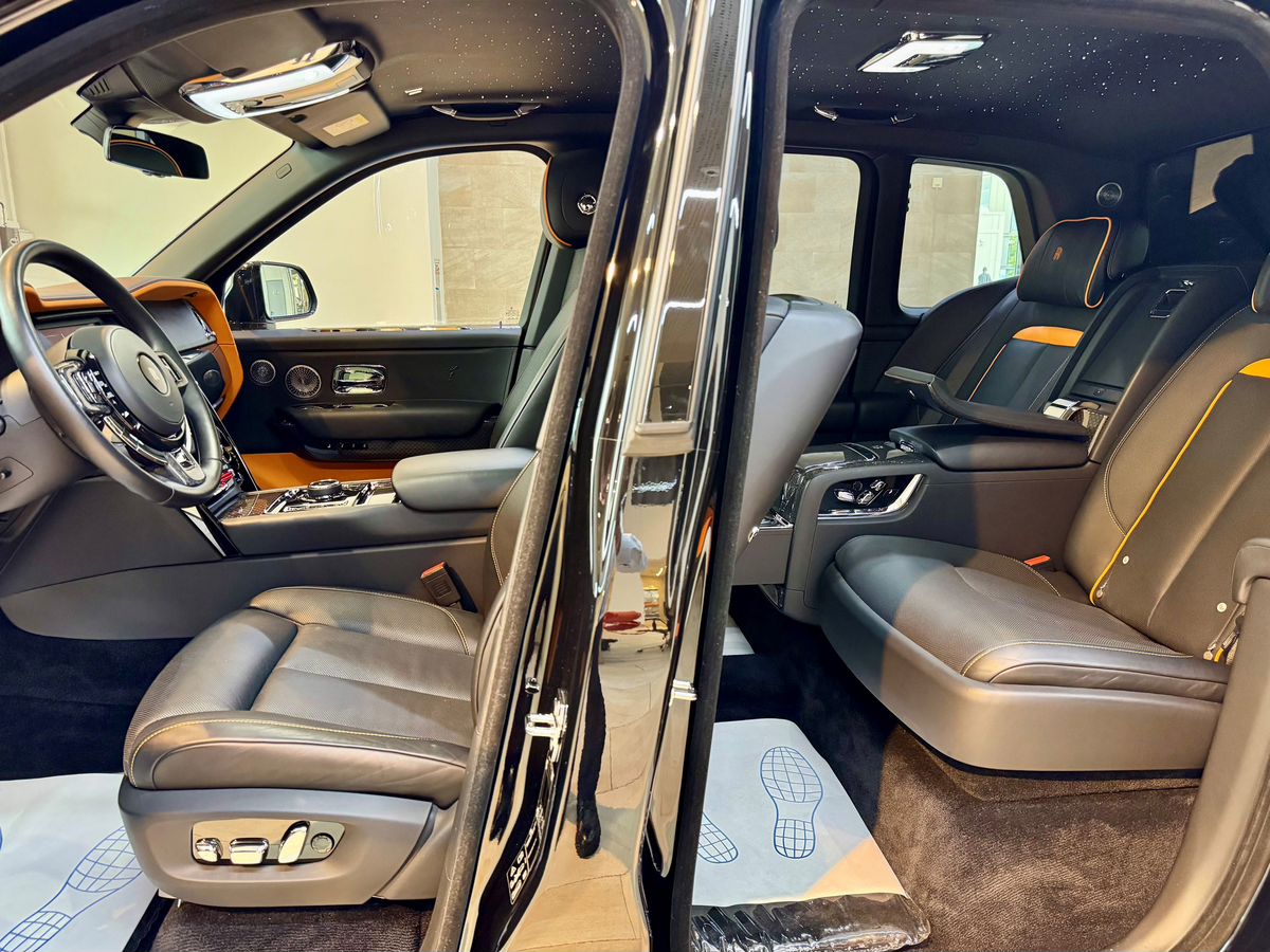 Rolls-Royce Cullinan  <br>Черный