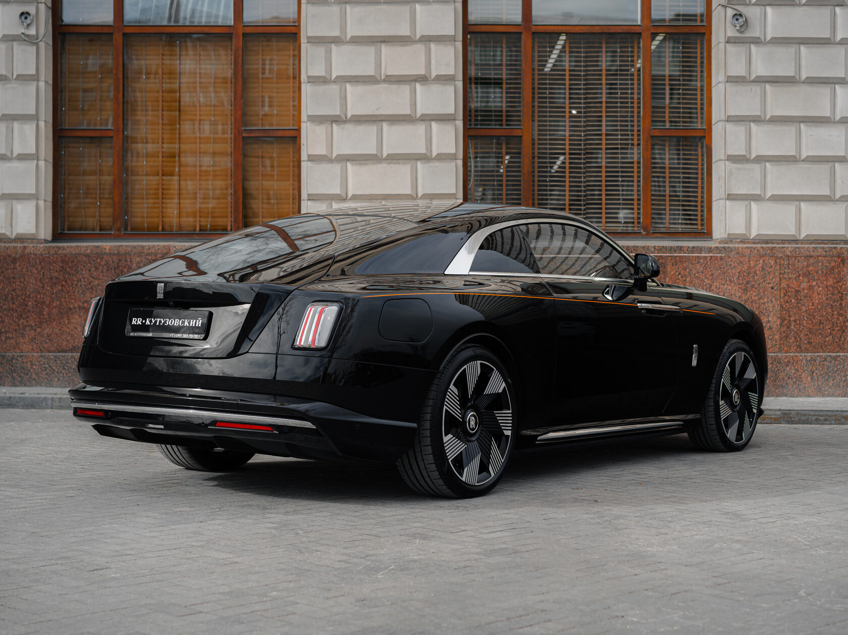 Rolls-Royce Spectre 2024 год <br>Diamond Black / Черный бриллиант