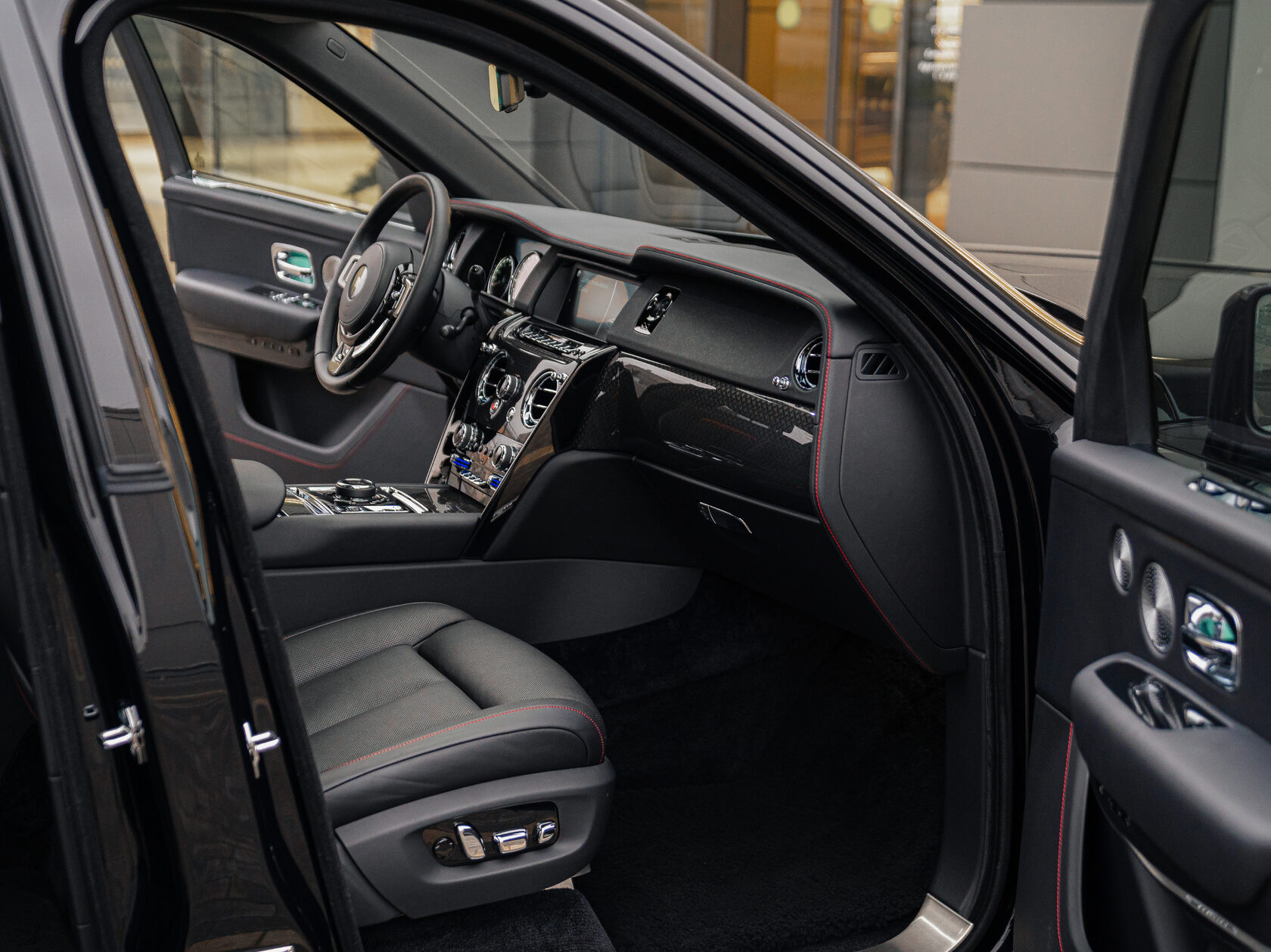 Rolls-Royce Cullinan Black Badge 2025 год <br>Black Diamond 