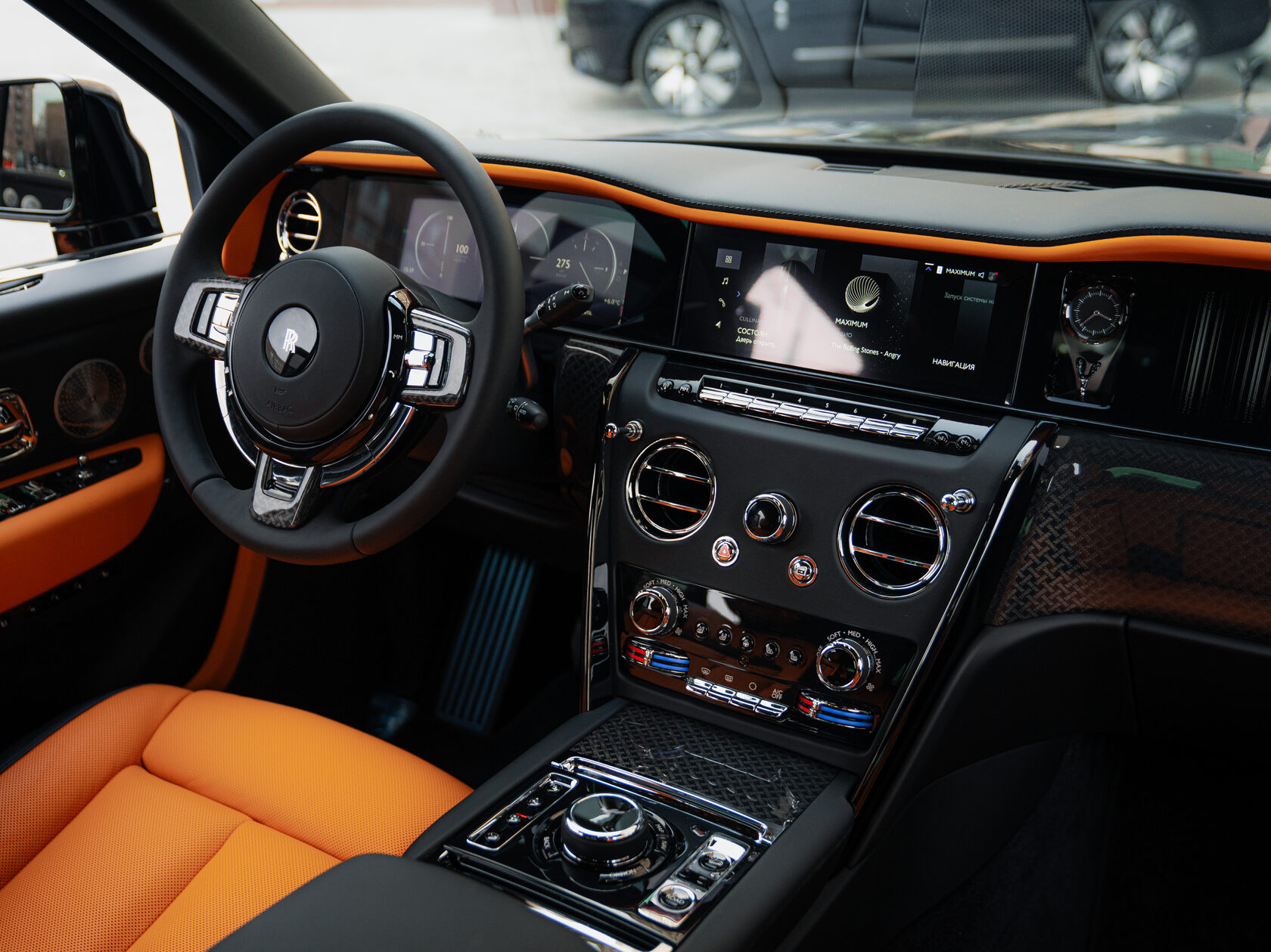 Rolls-Royce Cullinan Black Badge II  <br>Черный 