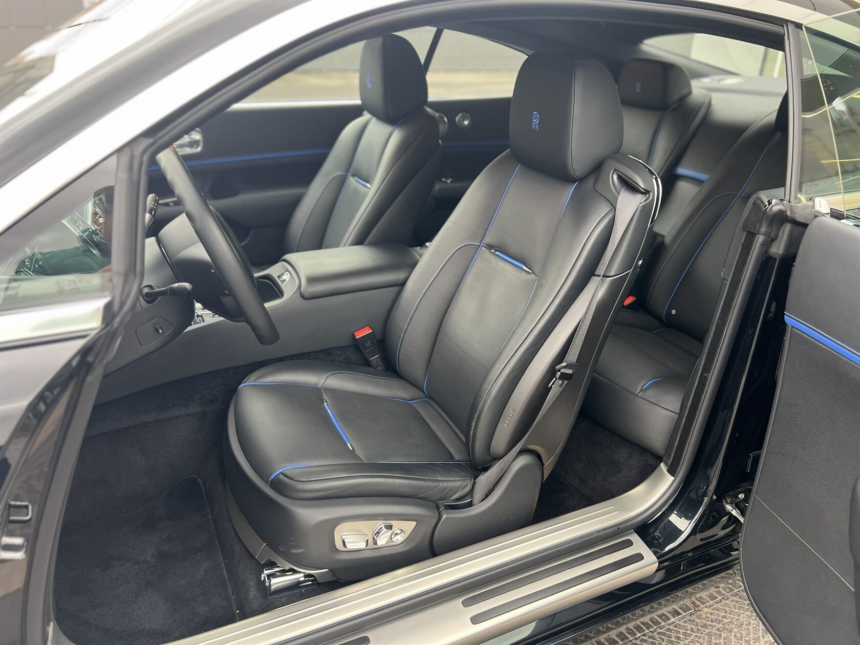 Rolls-Royce Wraith 2019 год <br>Черный