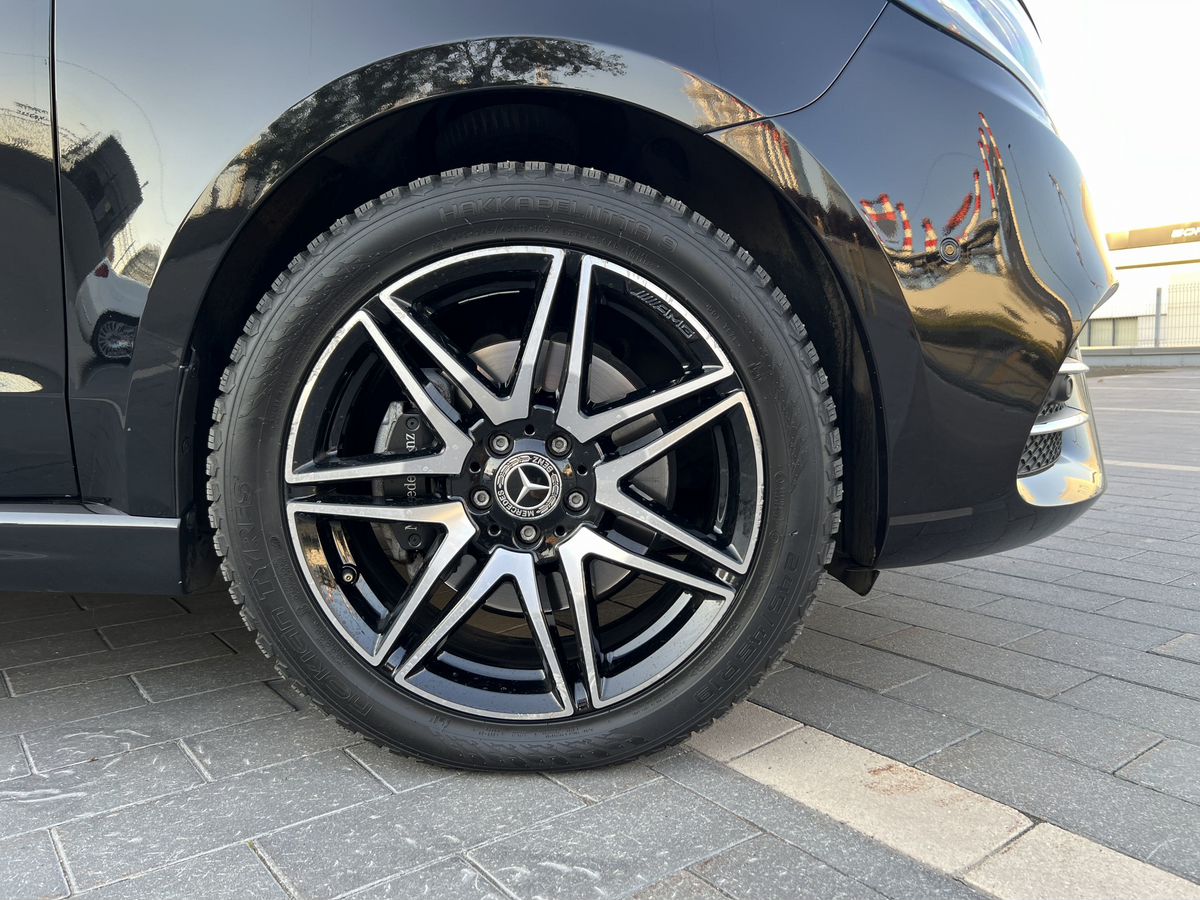 Rolls-Royce V-Класс  <br>Черный