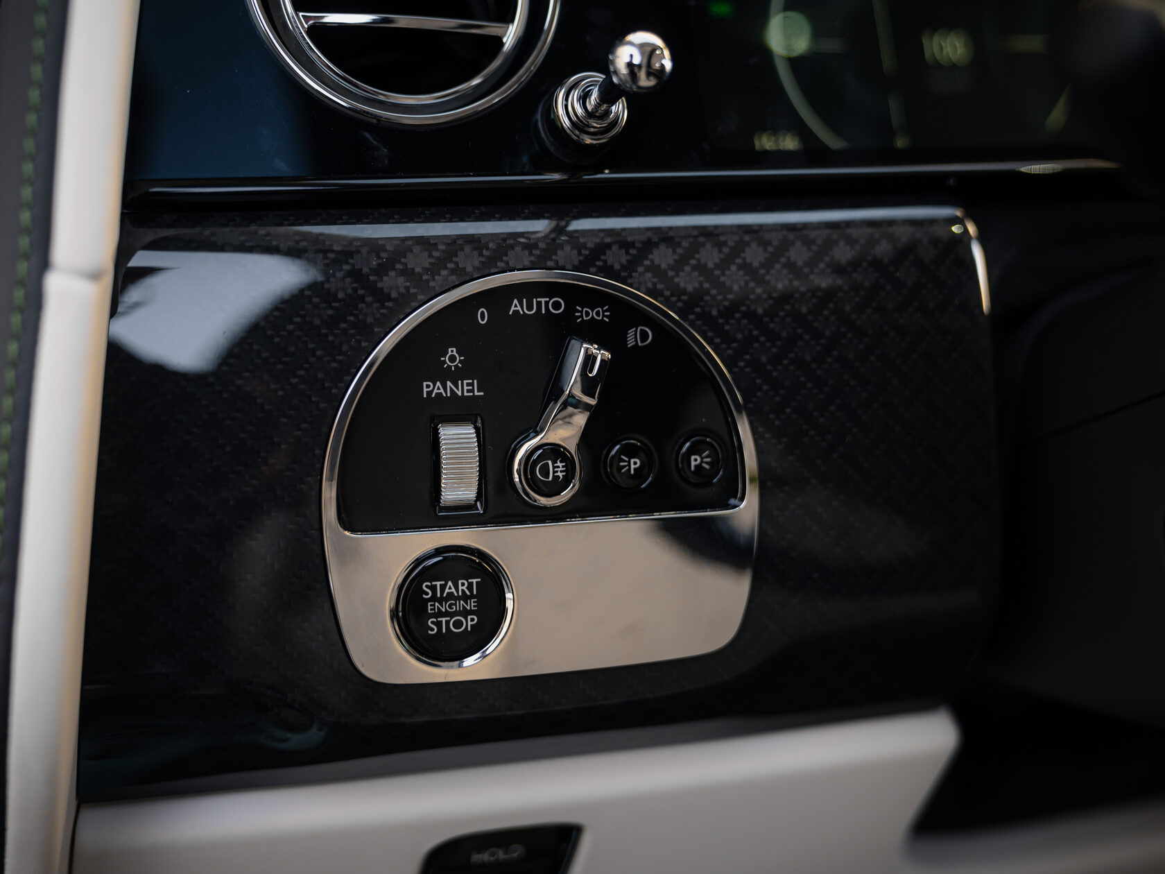 Rolls-Royce Cullinan Black Badge II  <br>Зелёный 