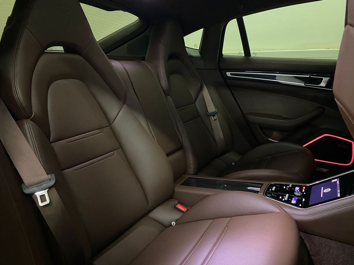 Rolls-Royce Panamera, II Рестайлинг 2021 год <br>Фиолетовый