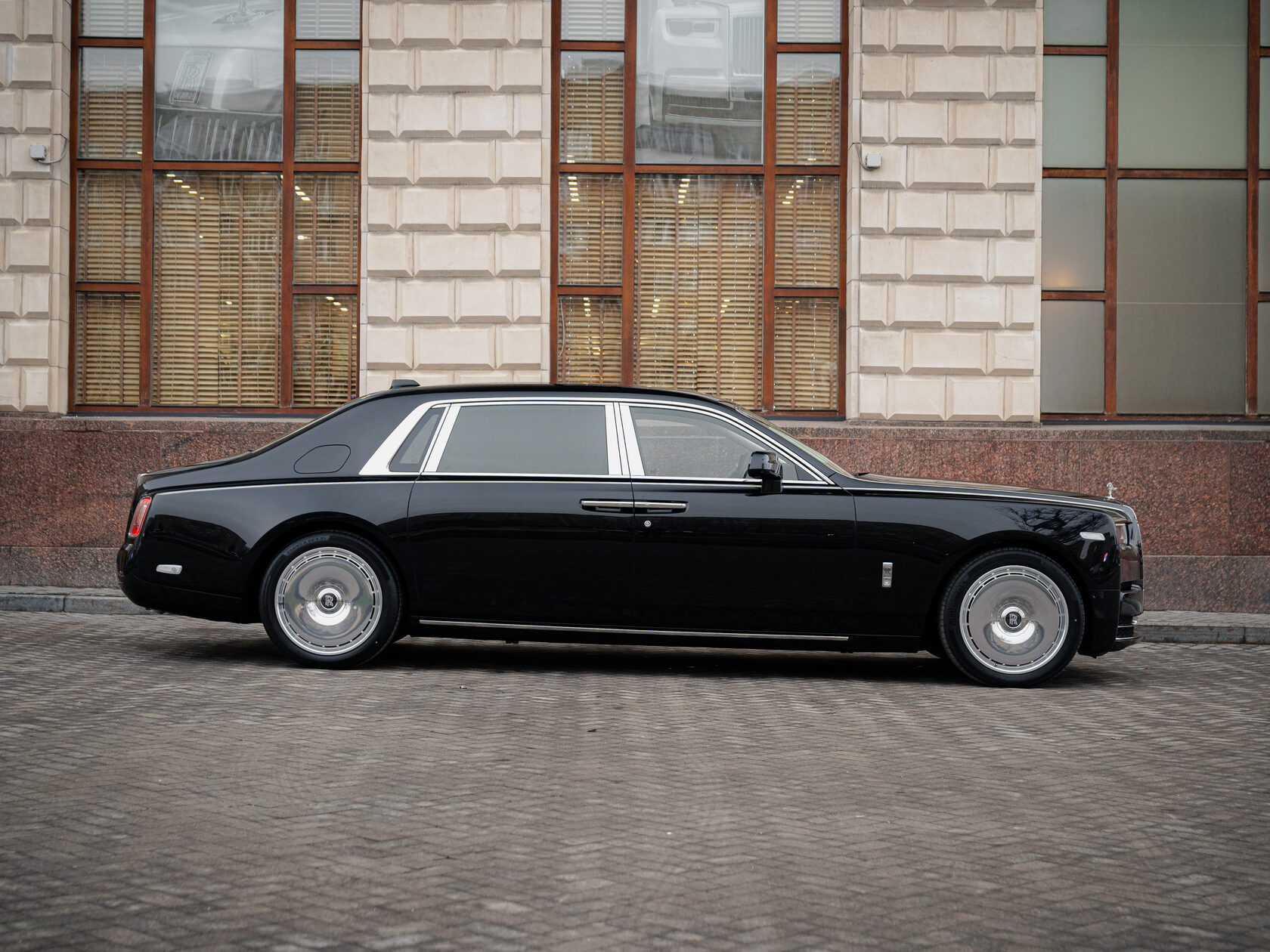 Rolls-Royce Phantom Extended  <br>Black Diamond 