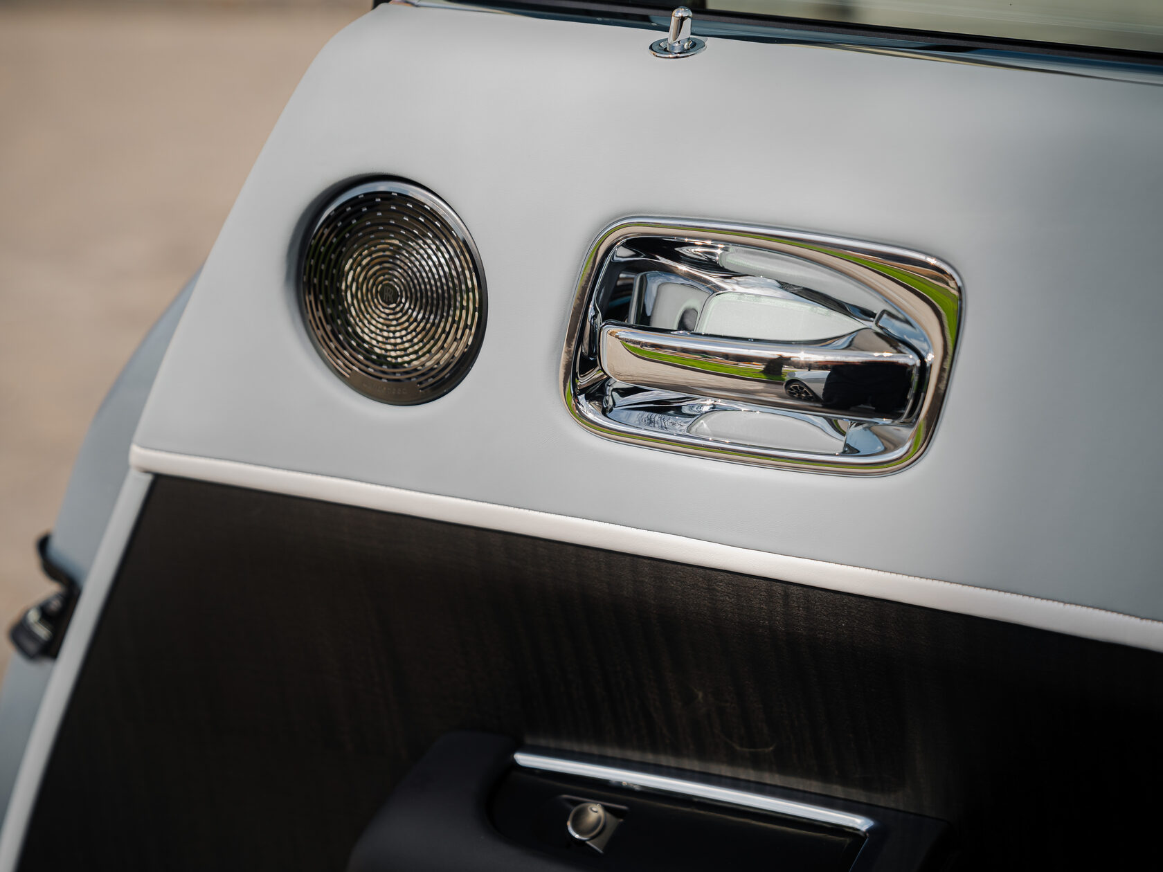 Rolls-Royce Wraith Black Badge Landspeed Collection  <br>Черный/ Небесноголубой