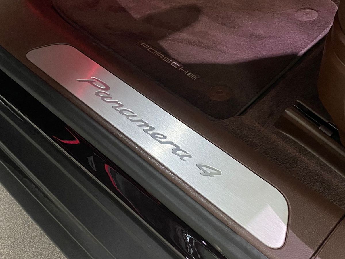 Rolls-Royce Panamera, II Рестайлинг 2021 год <br>Фиолетовый