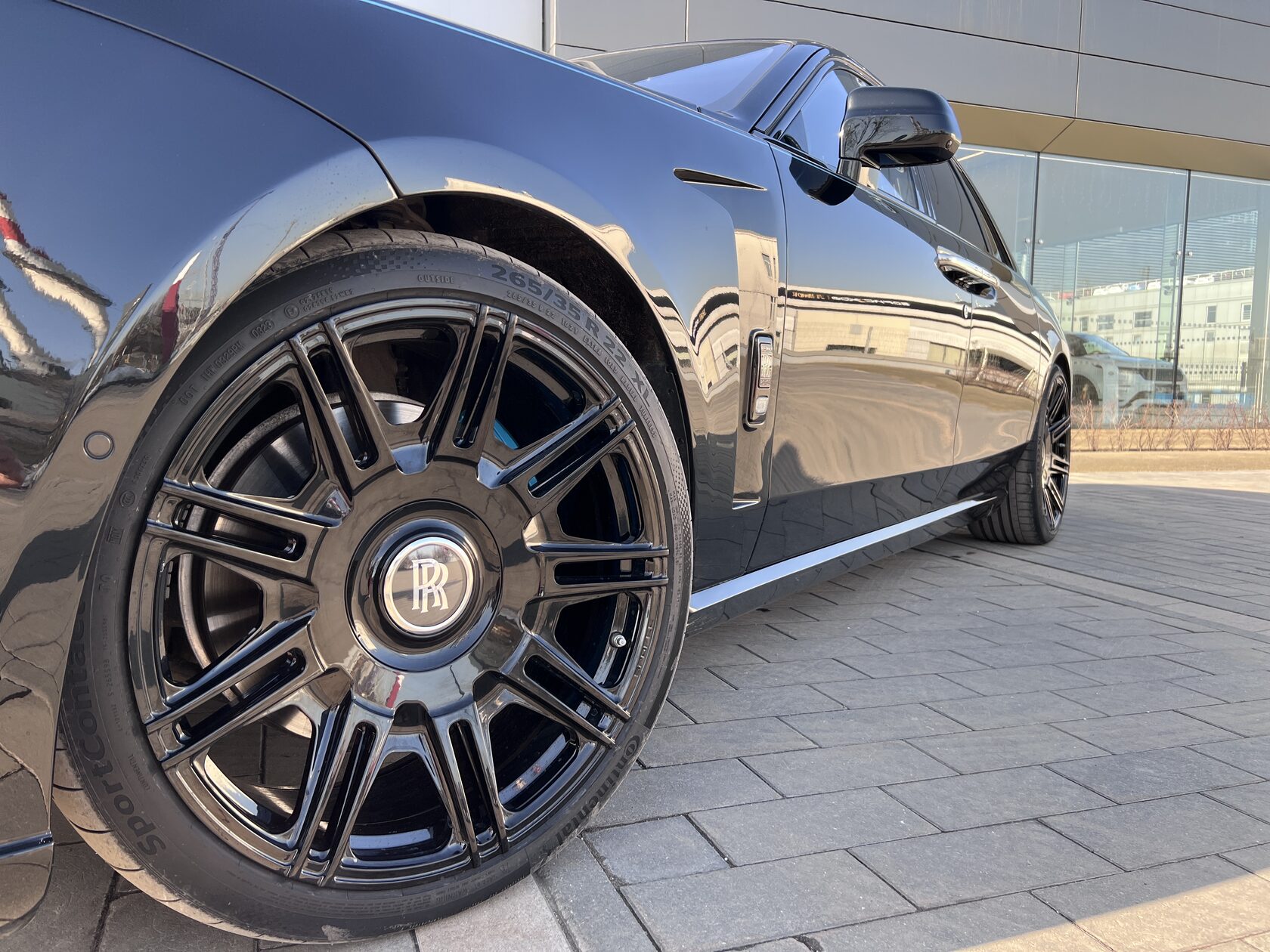 Rolls-Royce Ghost Black Badge by NOVITEC 2021 год <br>Черный Металлик Diamond Black 