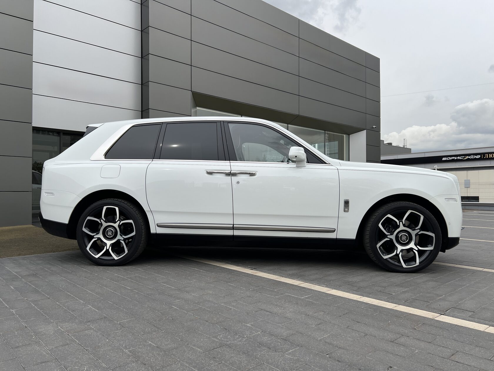 Rolls-Royce Cullinan 2019 год <br>Arctic White 