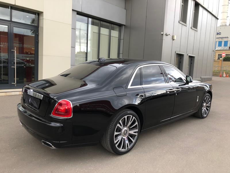 Черный матовый седан слушать. Rolls Royce Ghost 2017. Rolls Royce Ghost. Rolls-Royce Ghost Black 2012.