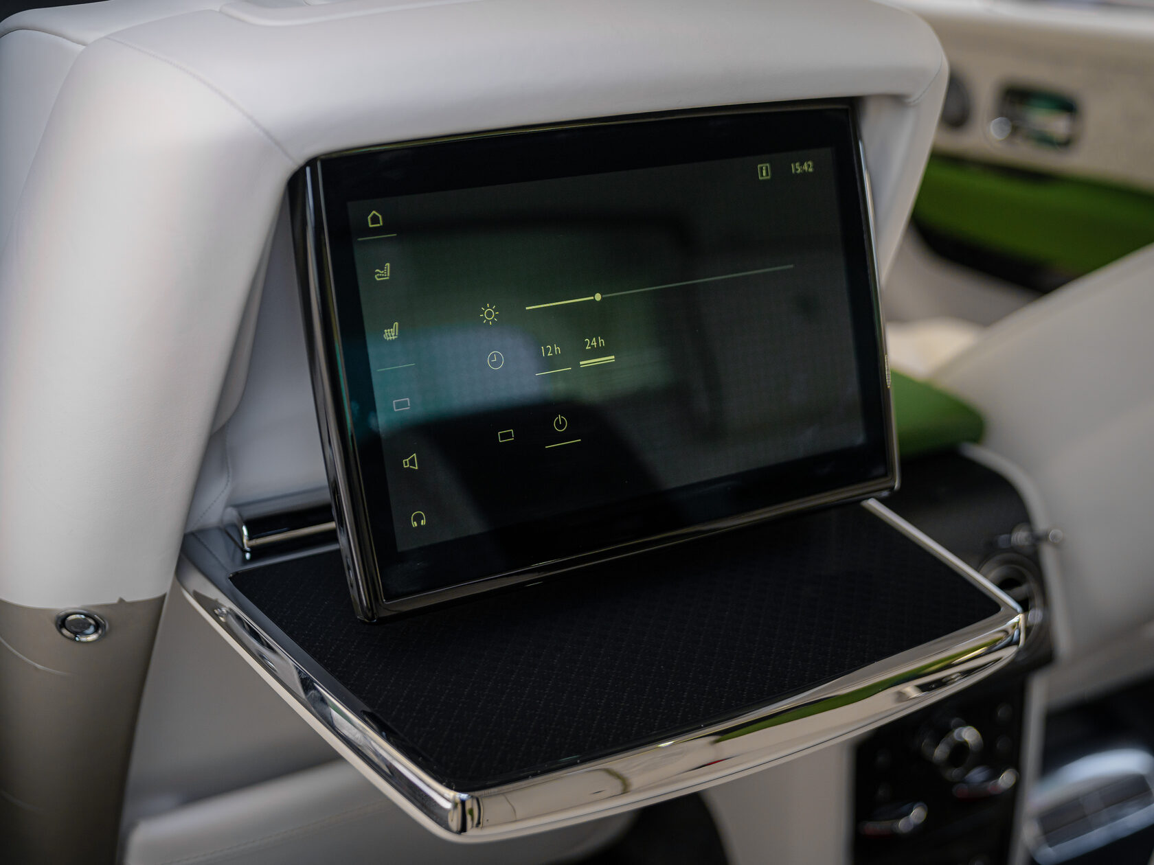 Rolls-Royce Cullinan Black Badge II  <br>Зелёный 