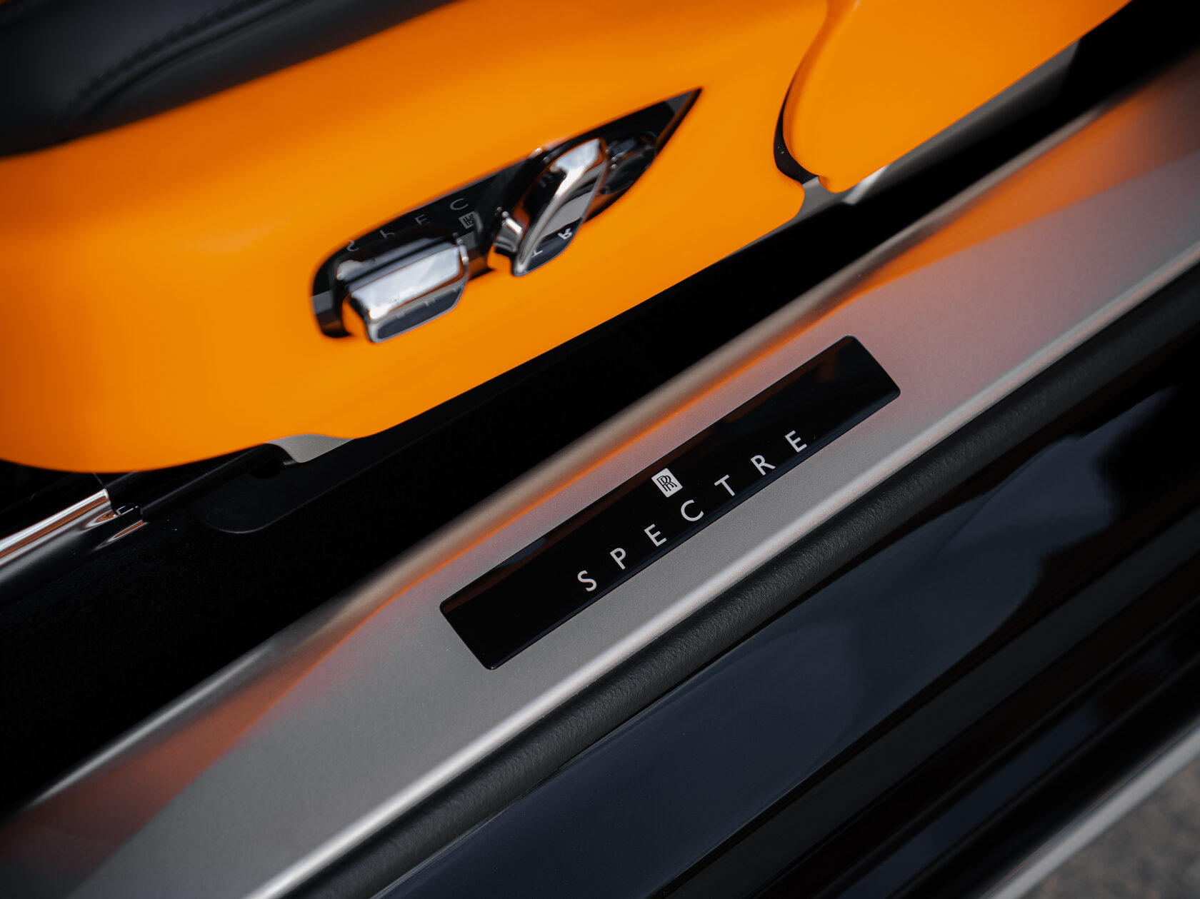 Rolls-Royce Spectre 2024 год <br>Diamond Black / Черный бриллиант